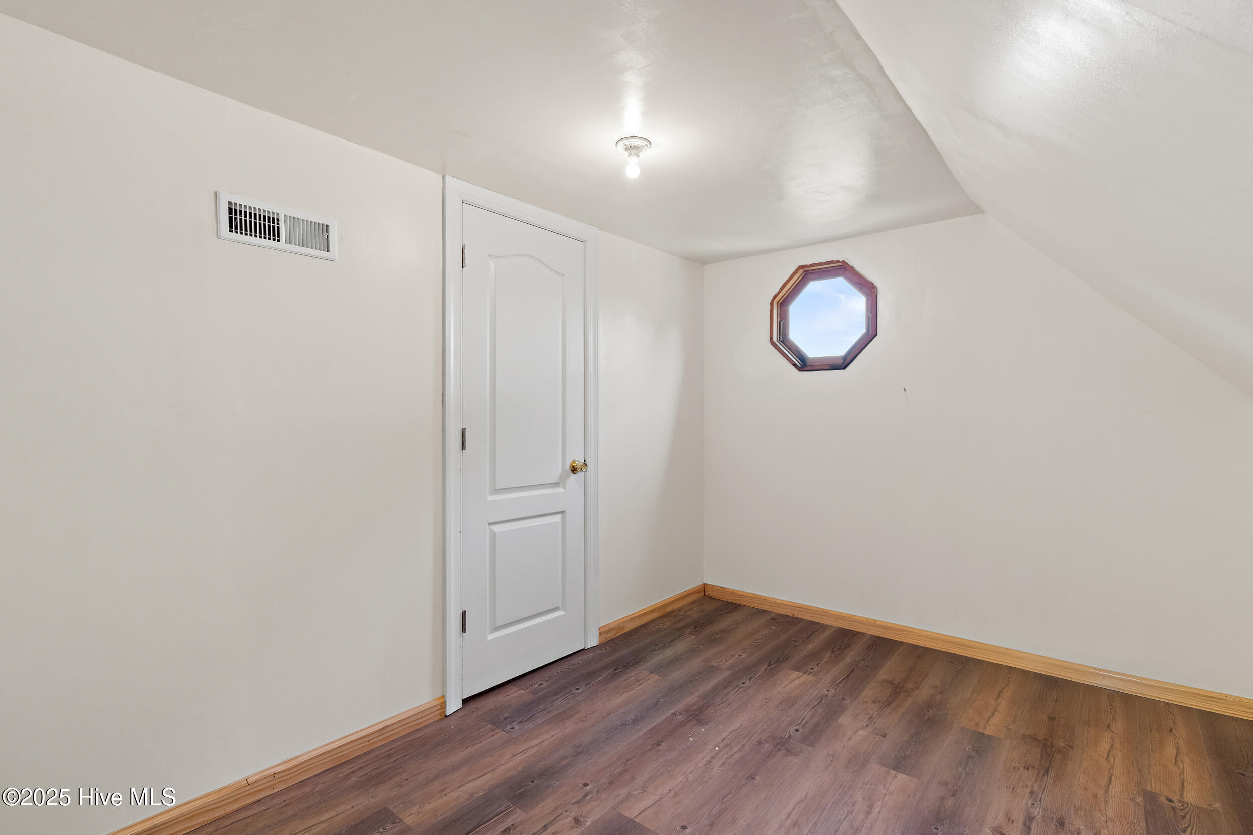 100531940 | Photo 58