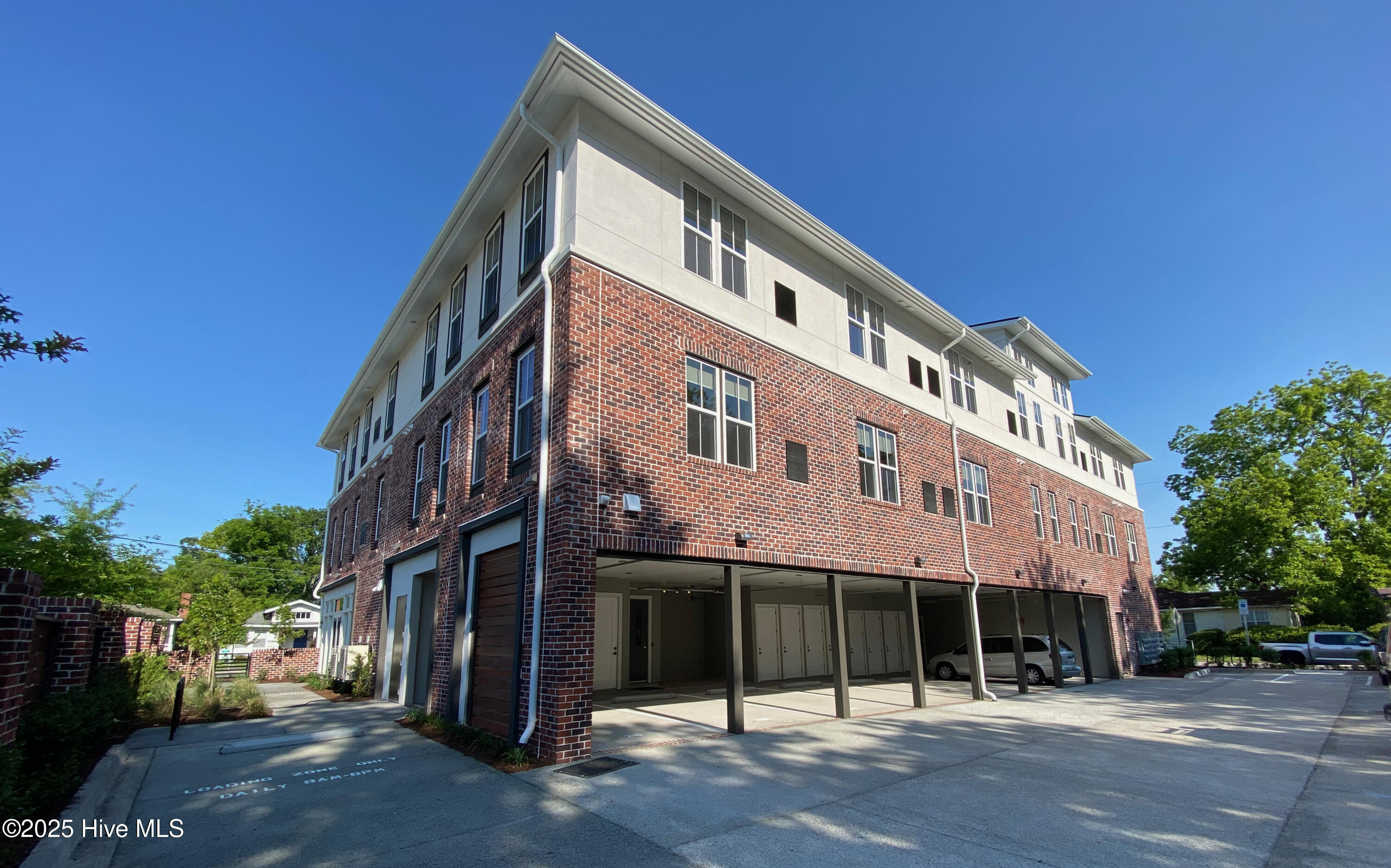 100544034 | Photo 10