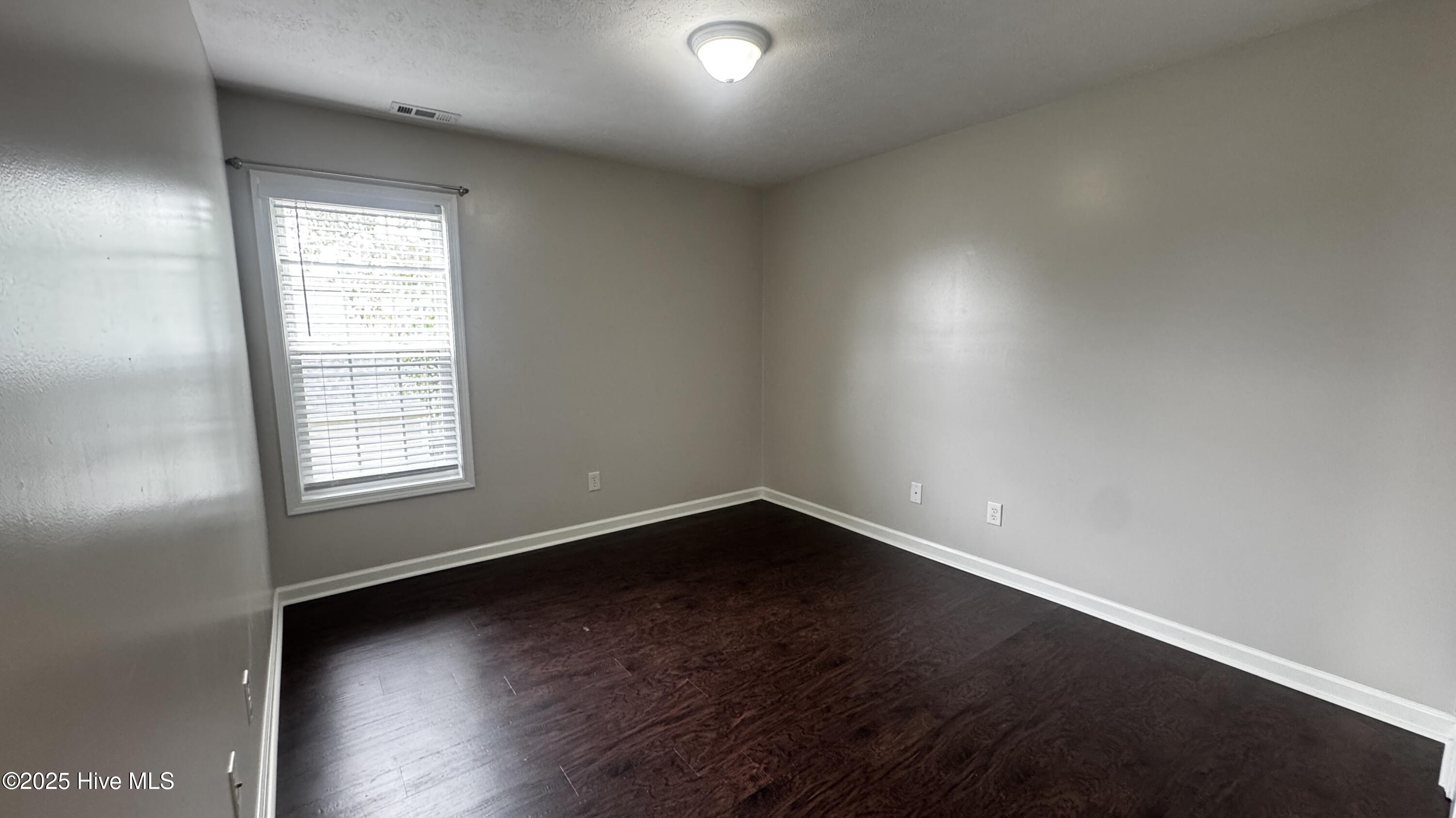 100525819 | Photo 22