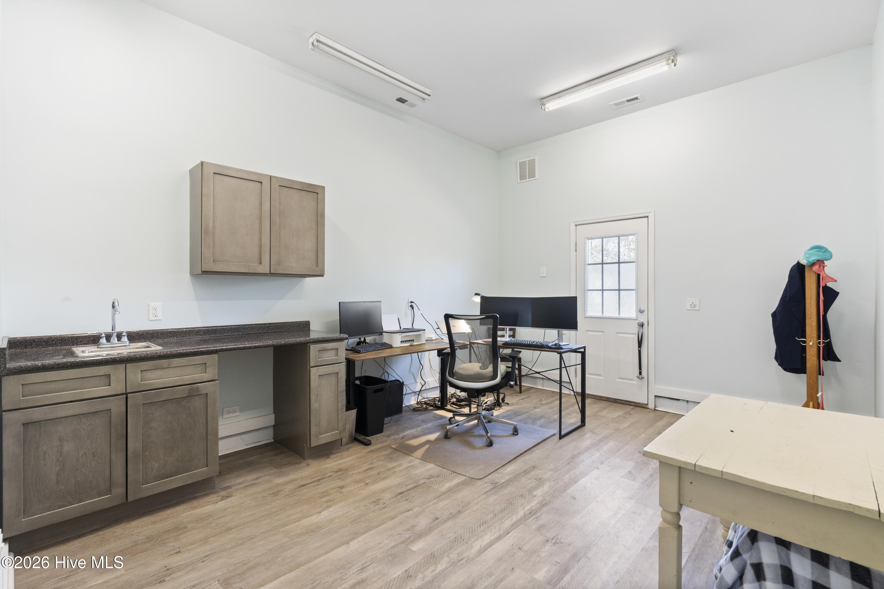 100553037 | Photo 29