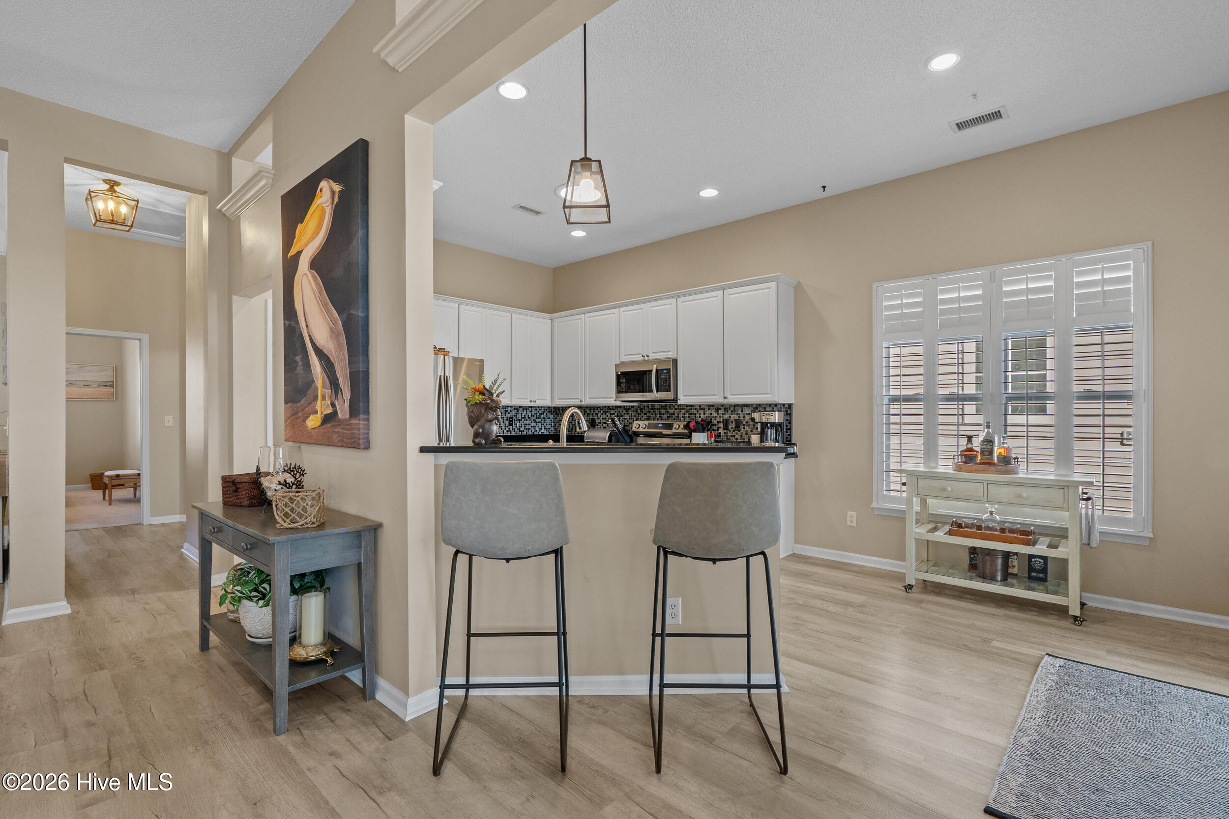 100562185 | Photo 11