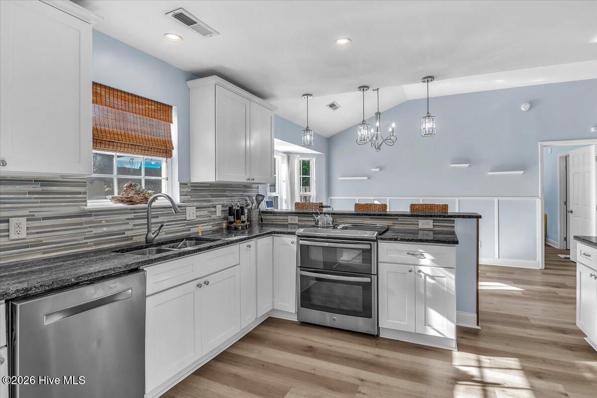 100565579 | Photo 16