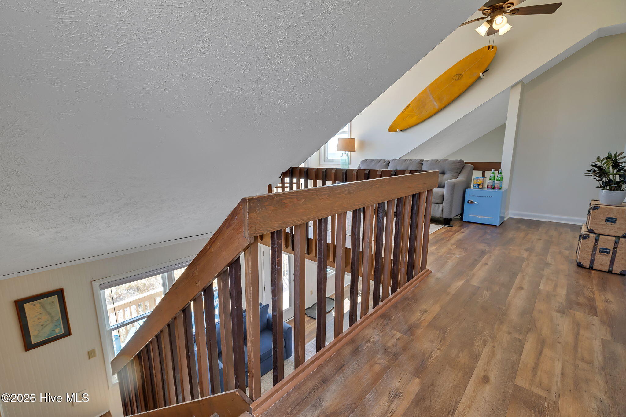 100548009 | Photo 32