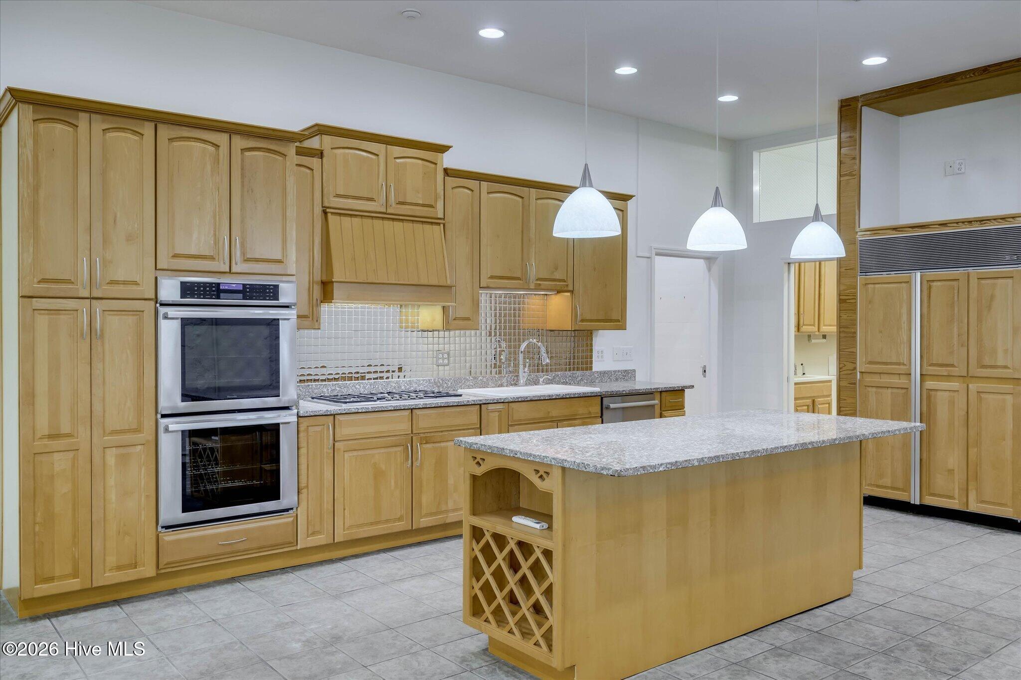 150 Fairfield St kitchen