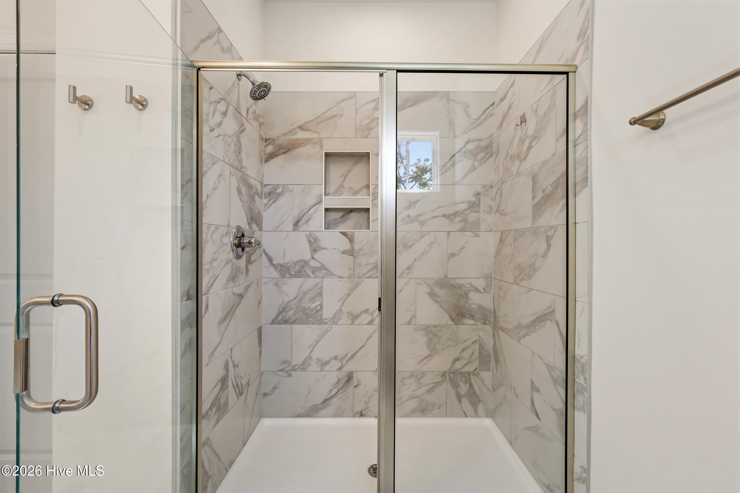 100570629 | Photo 31