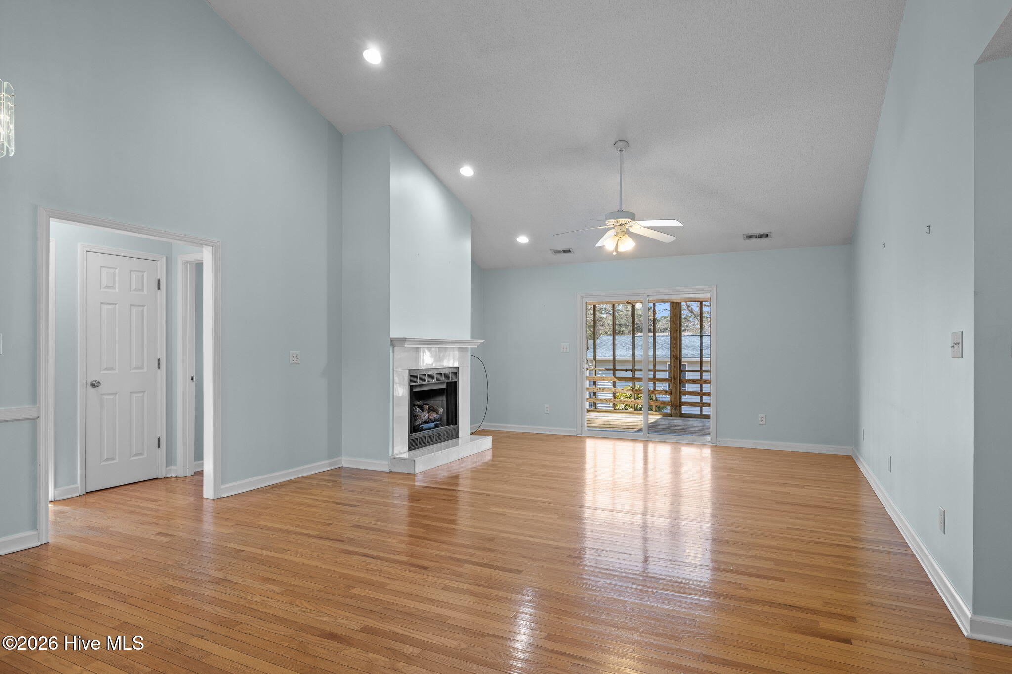 100554027 | Photo 13