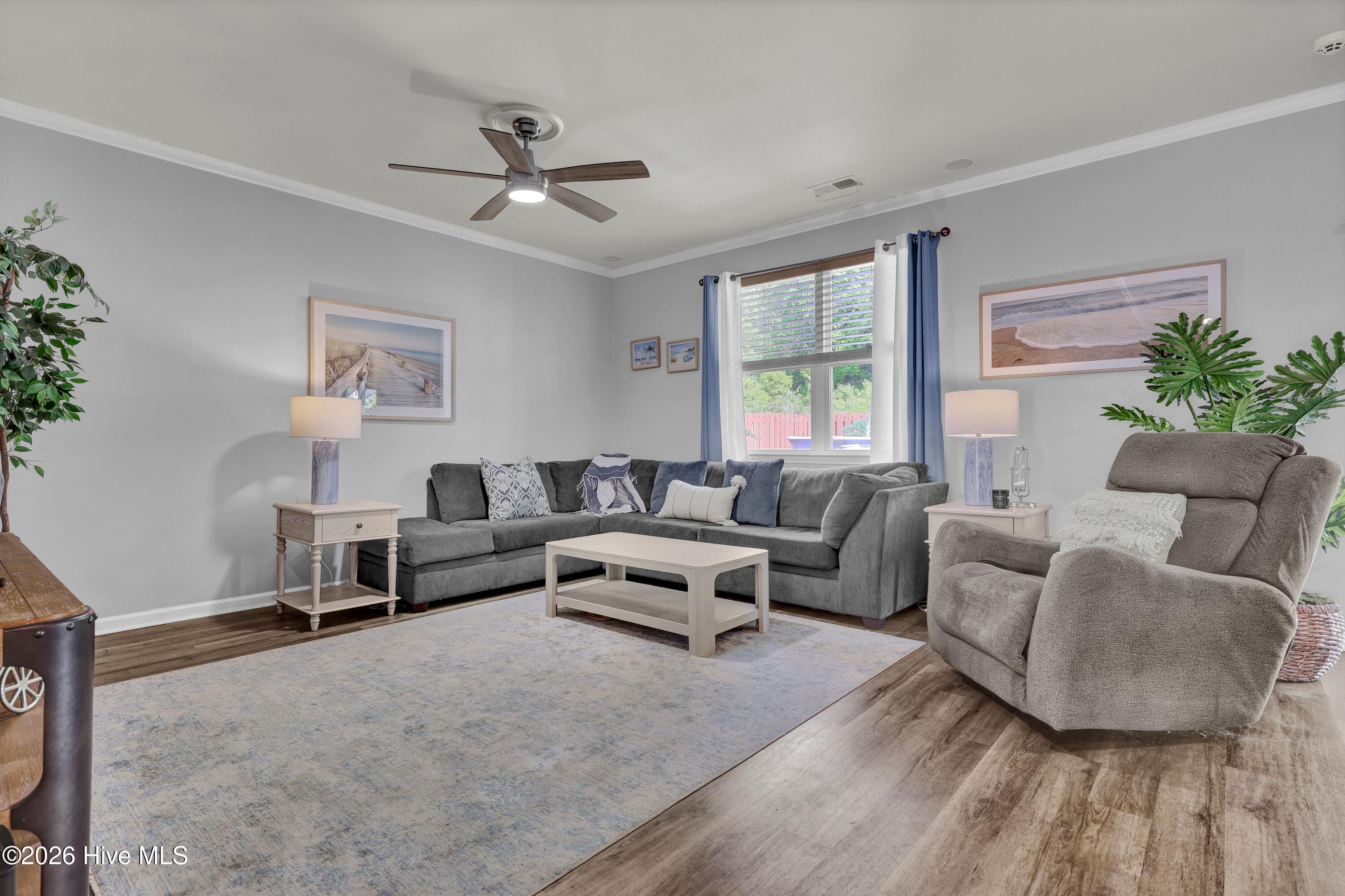 100567847 | Photo 10