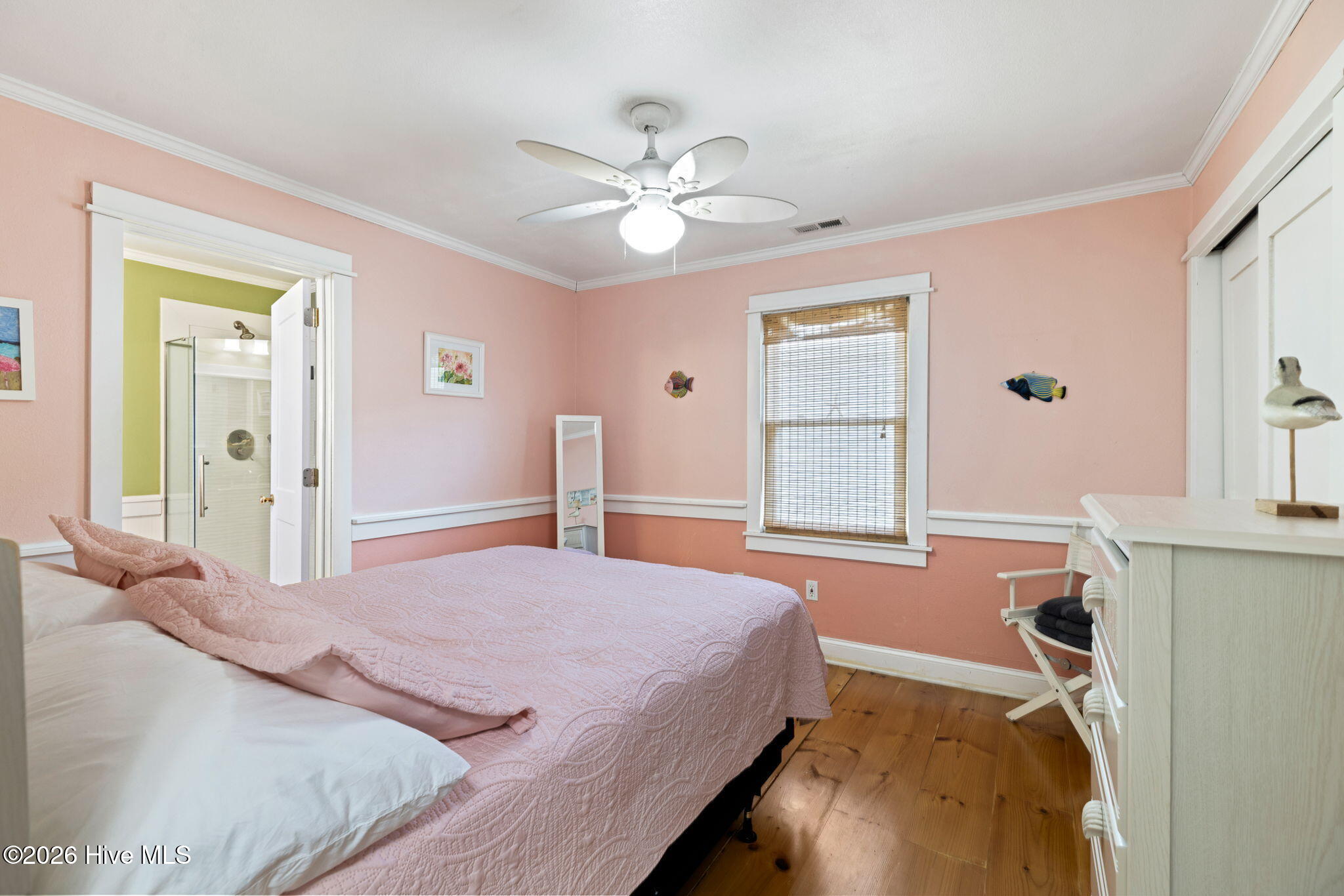 100557713 | Photo 28