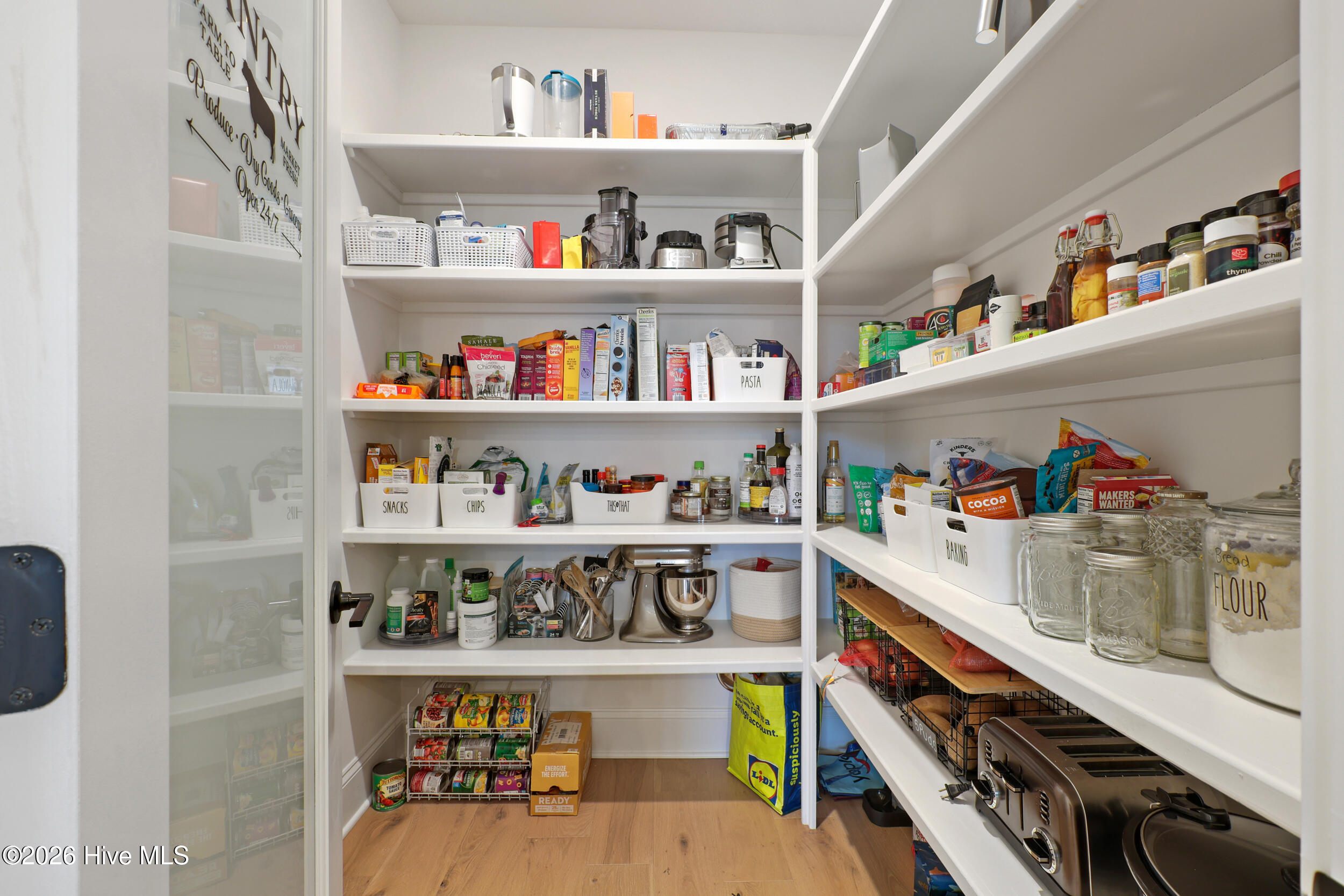 100551729 | Photo 42