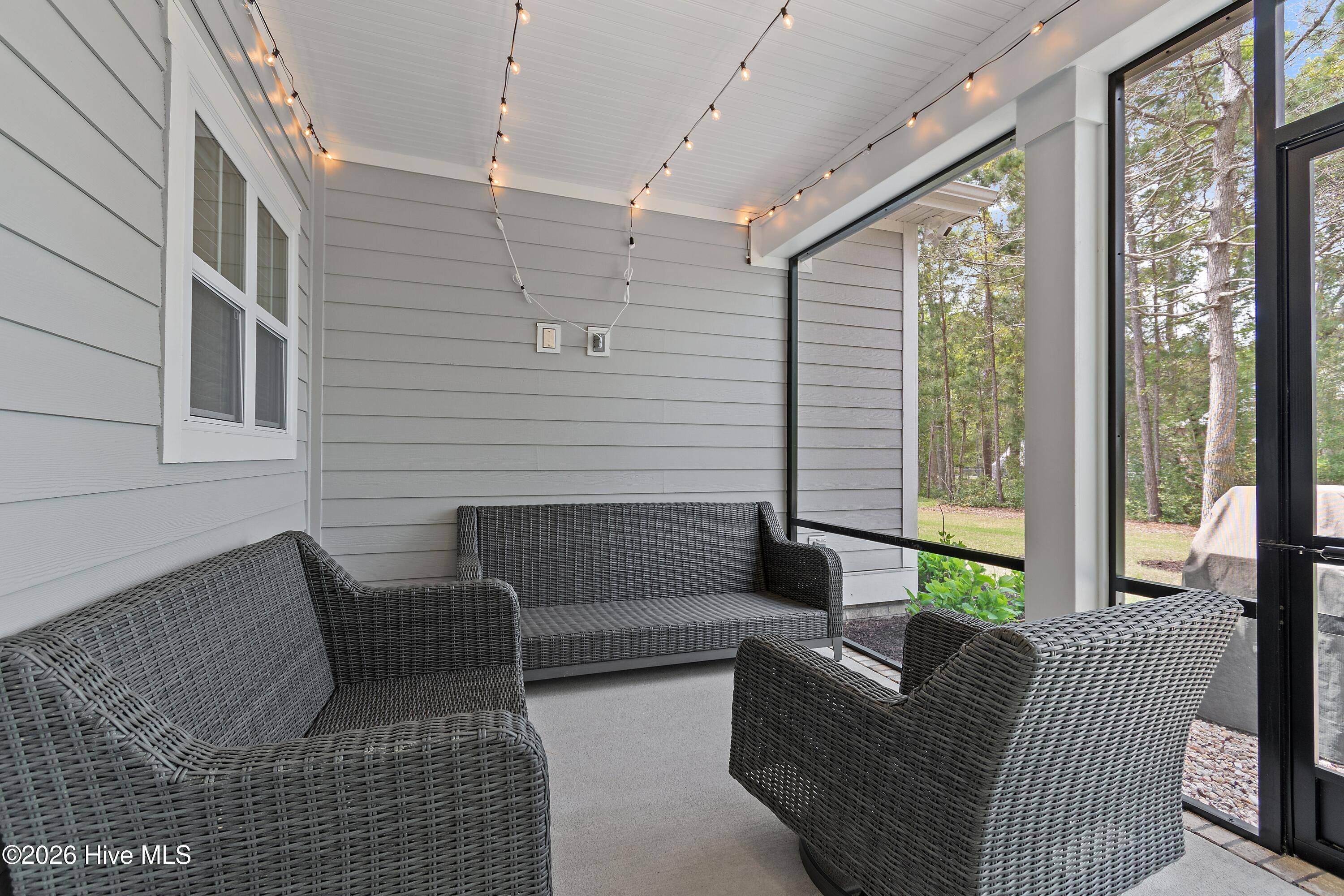 100565017 | Photo 26