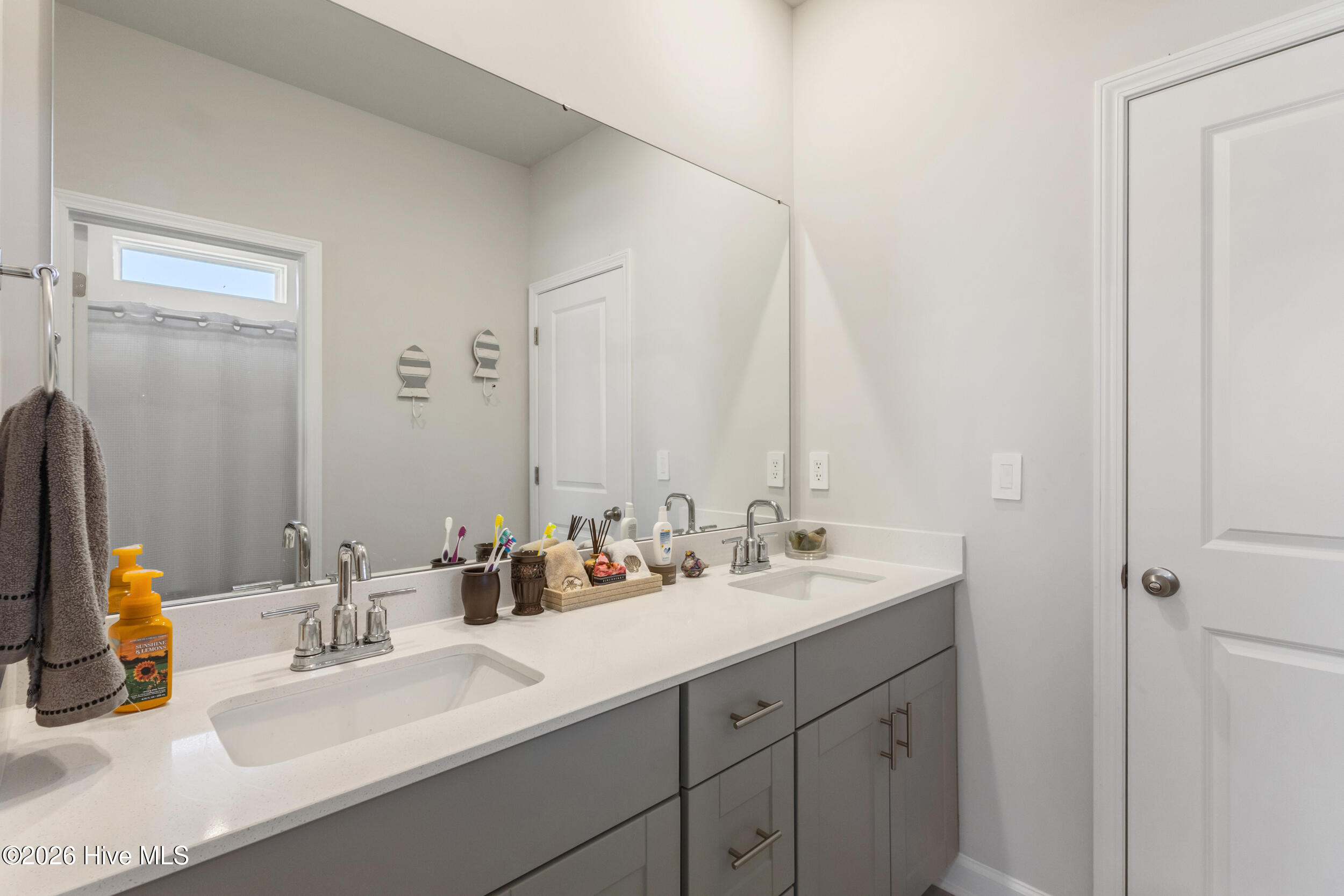 100568412 | Photo 36