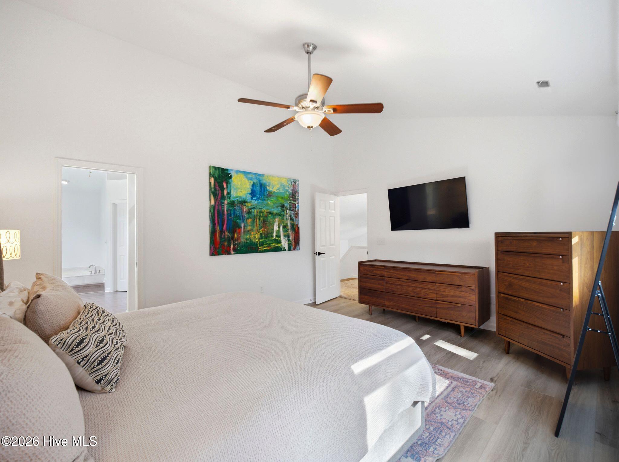 100568966 | Photo 37