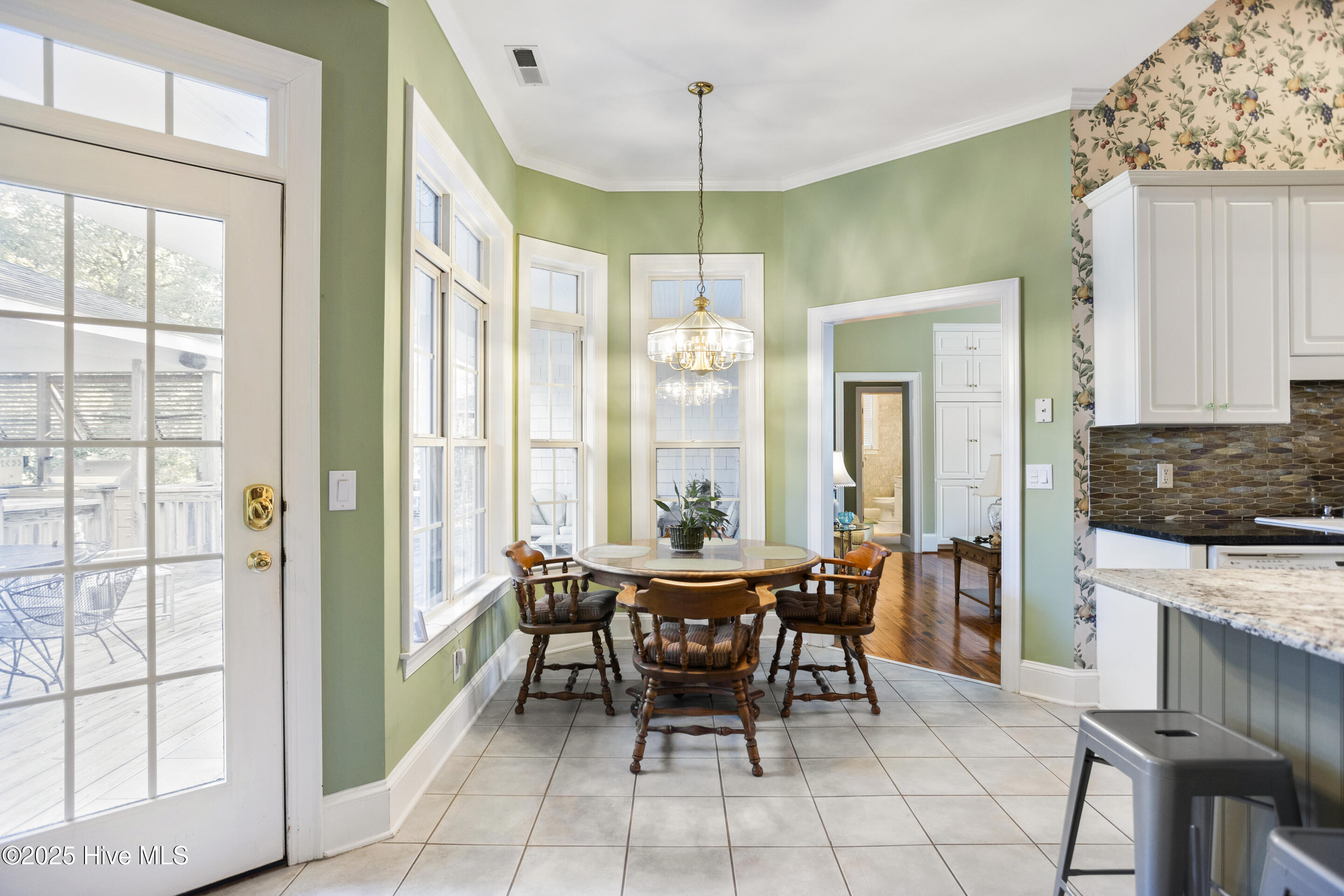 100550933 | Photo 20