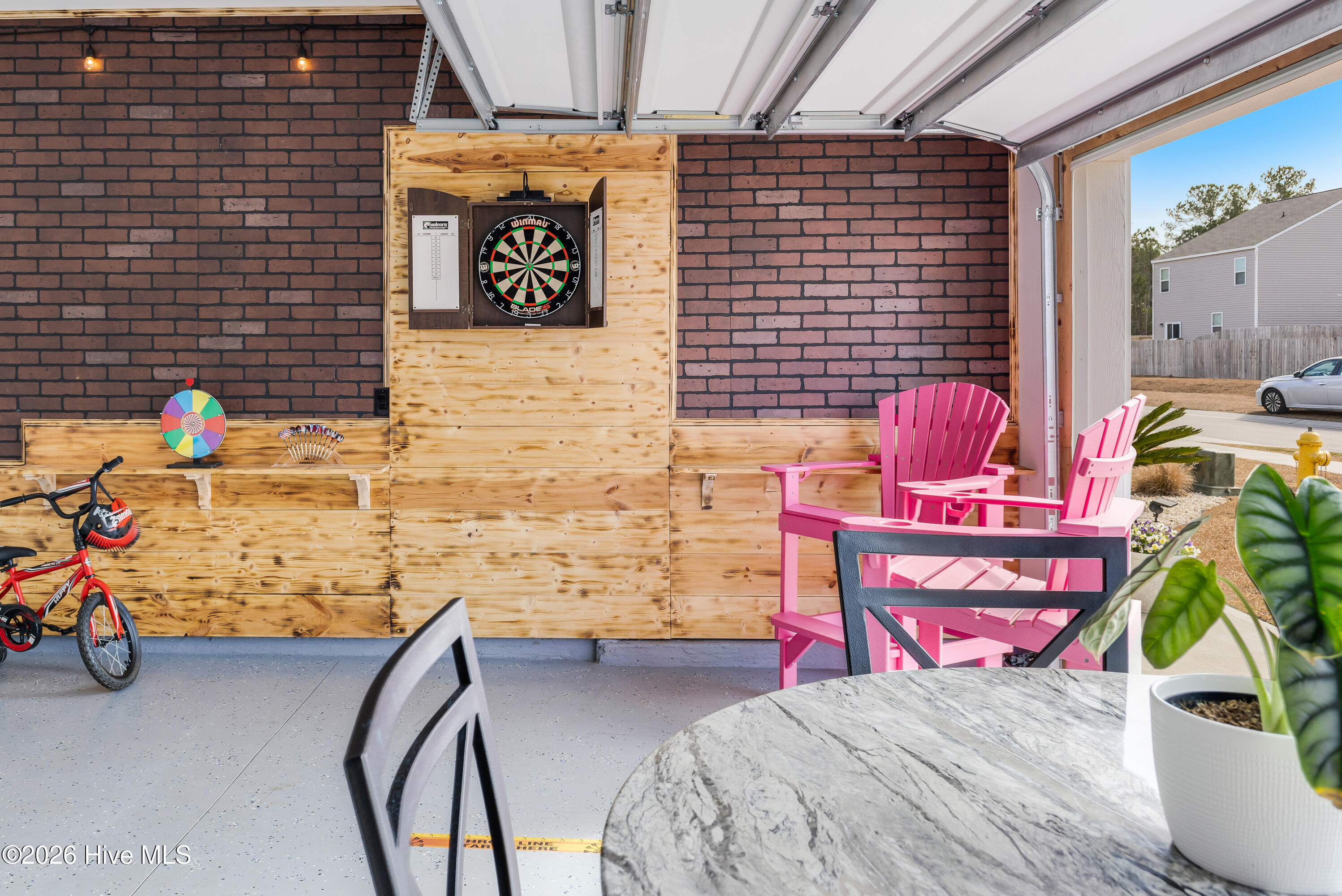 100565861 | Photo 41