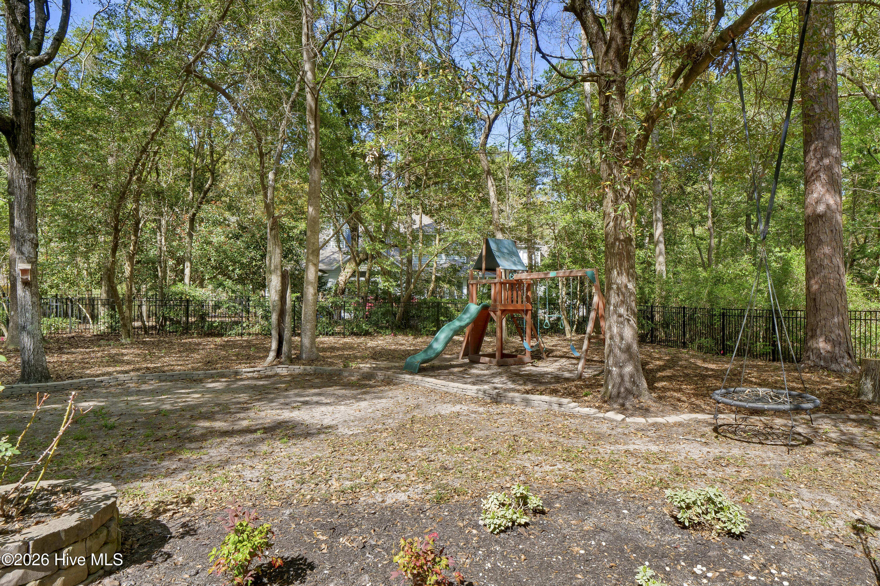 100563918 | Photo 54