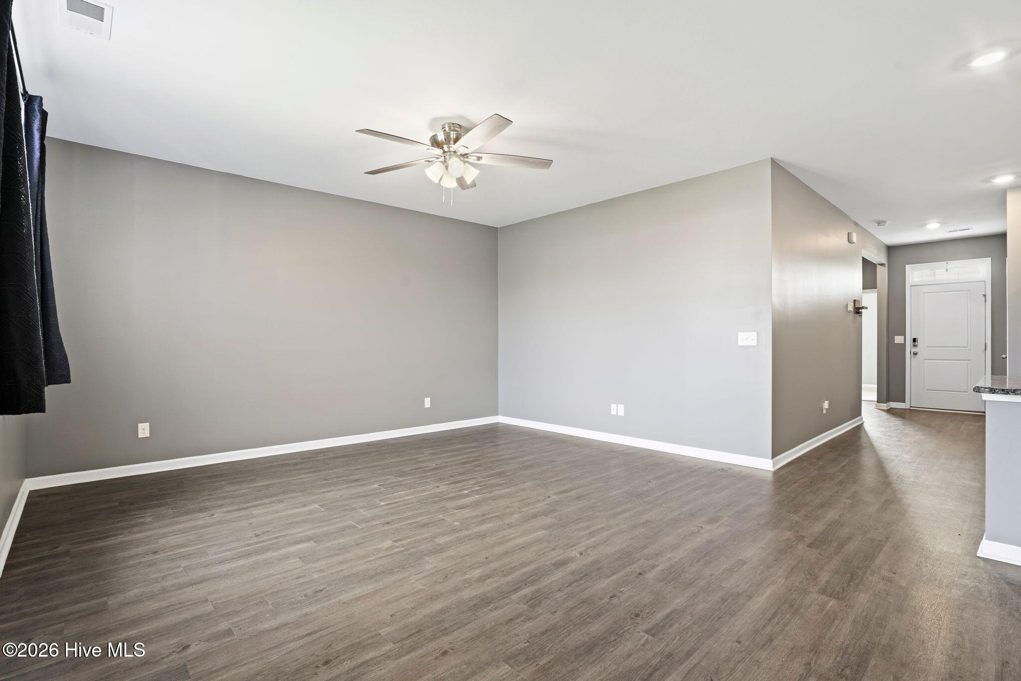 100562900 | Photo 13