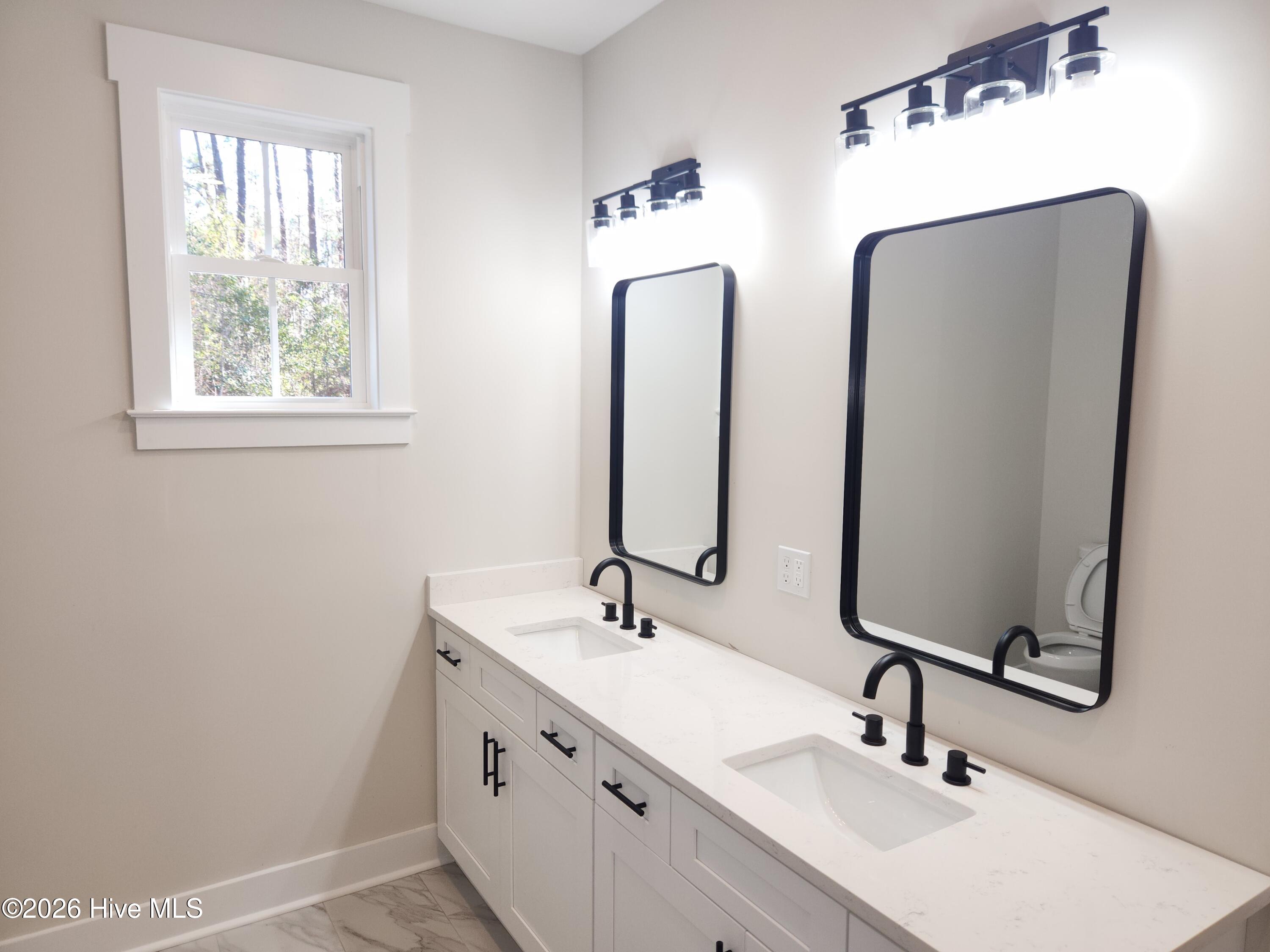 100547826 | Photo 26