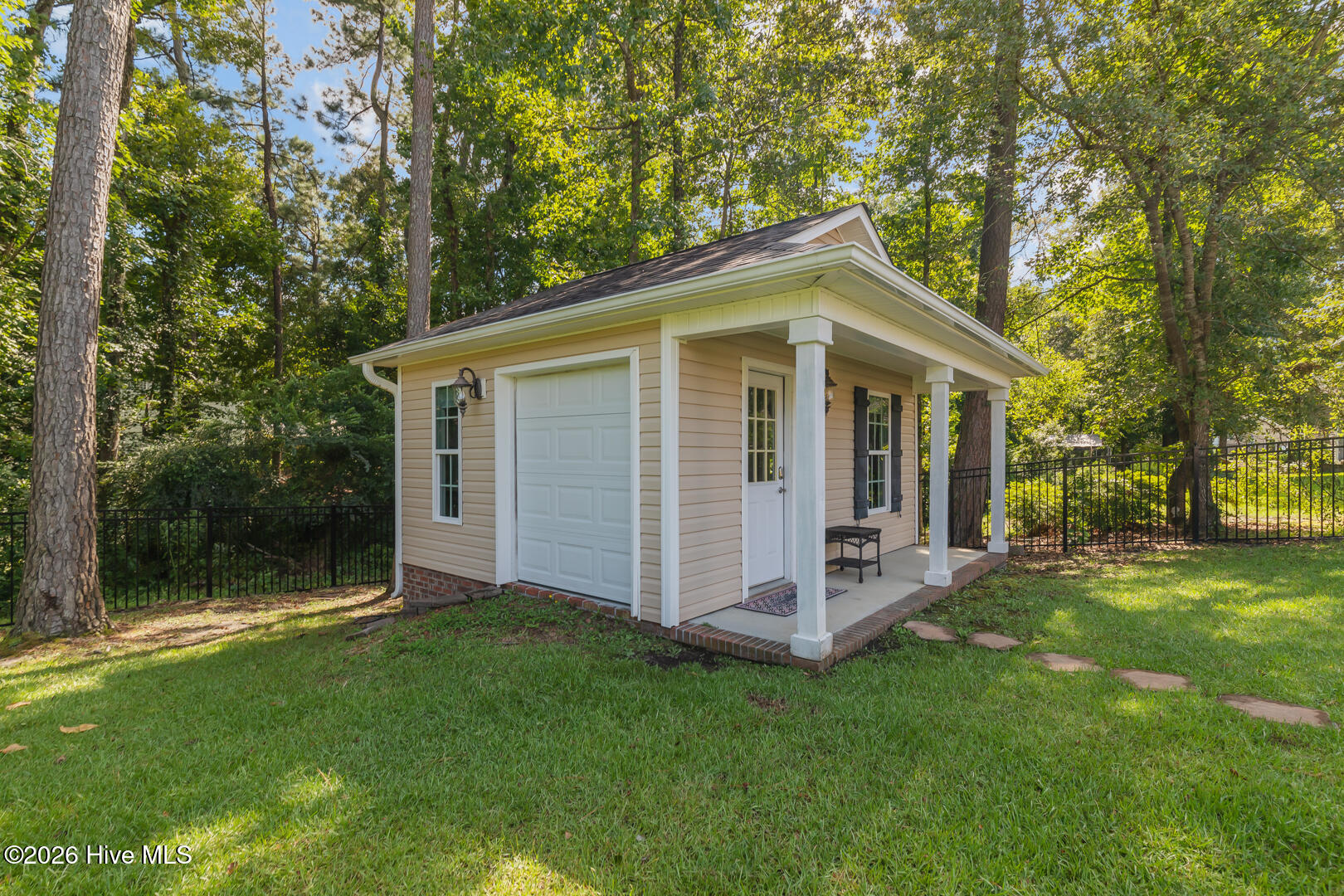 100557590 | Photo 77