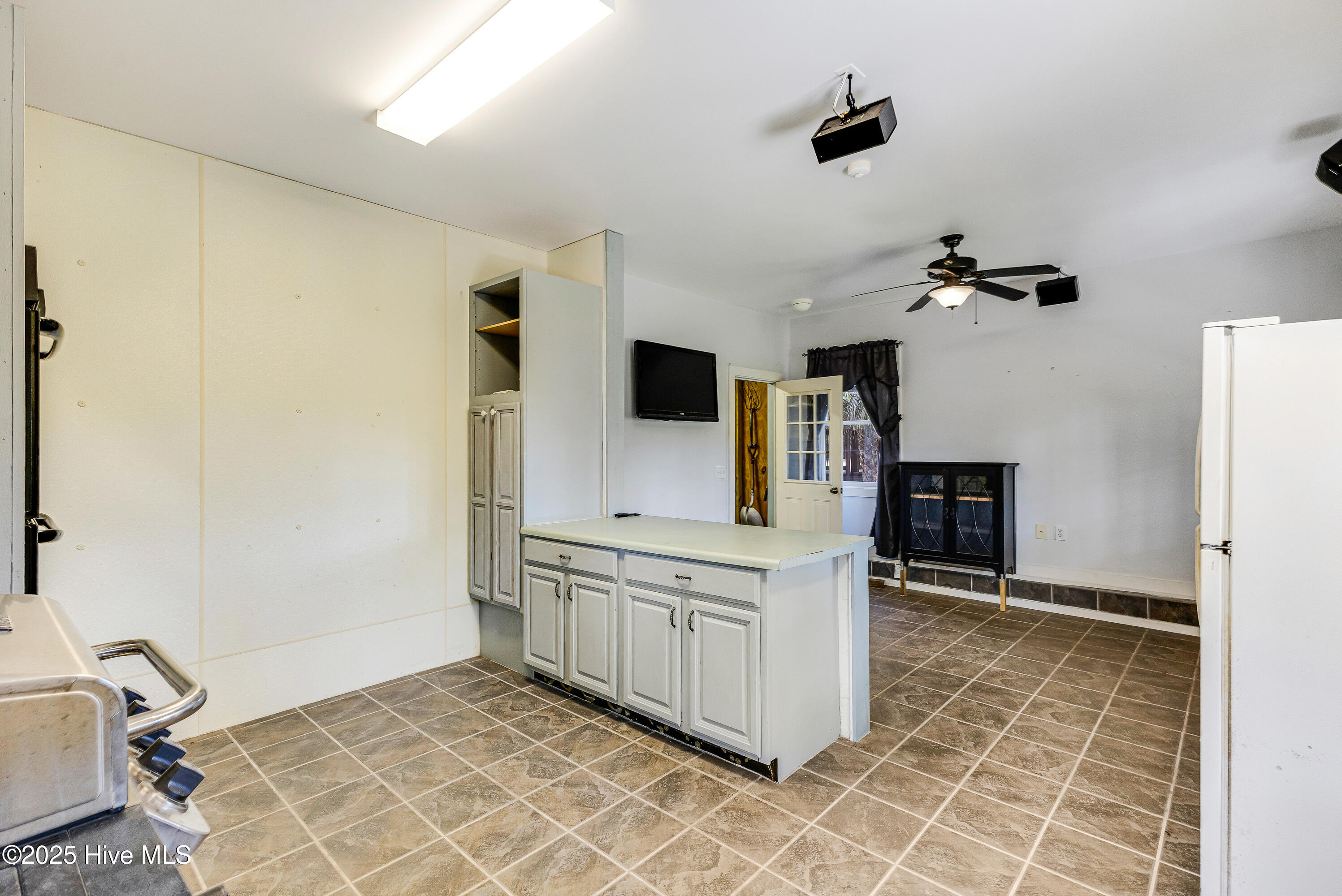 100538127 | Photo 41