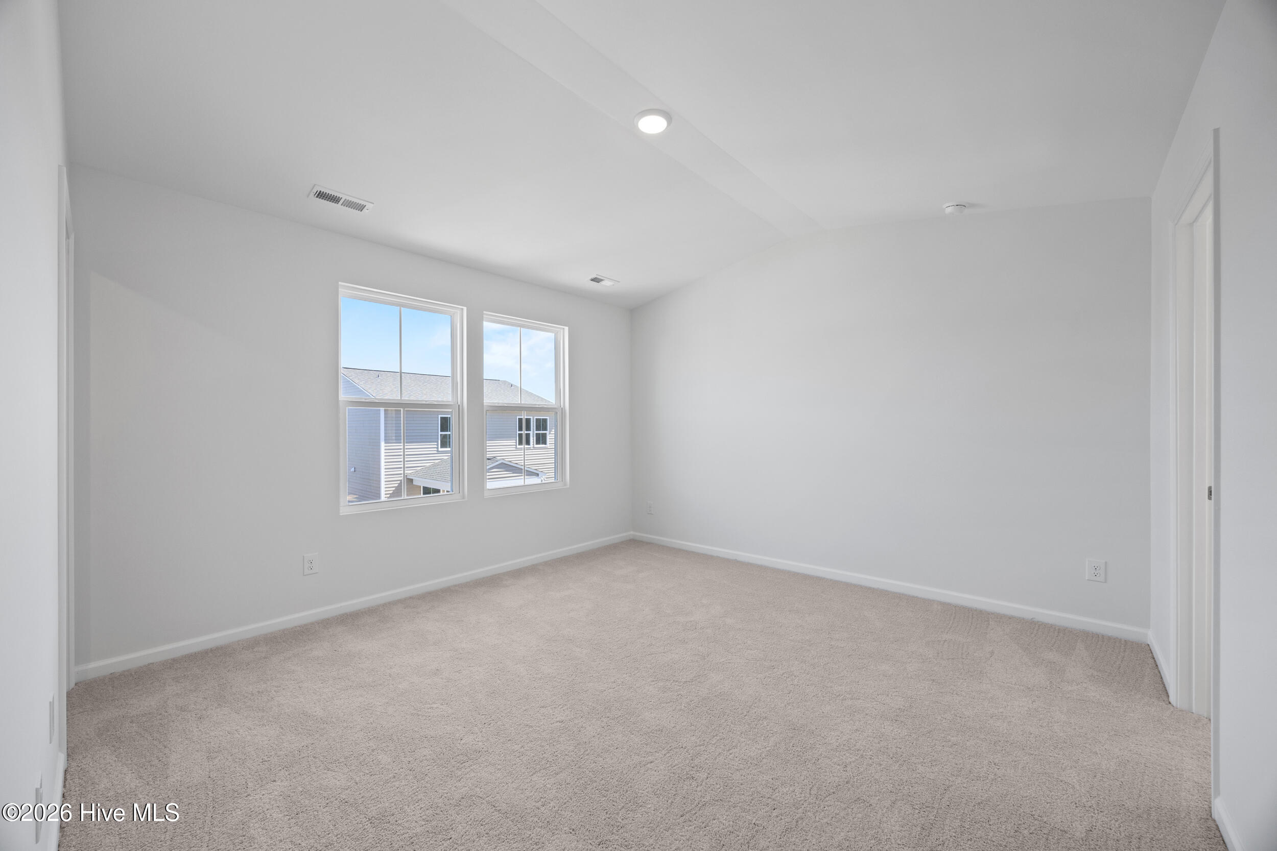 100547269 | Photo 46