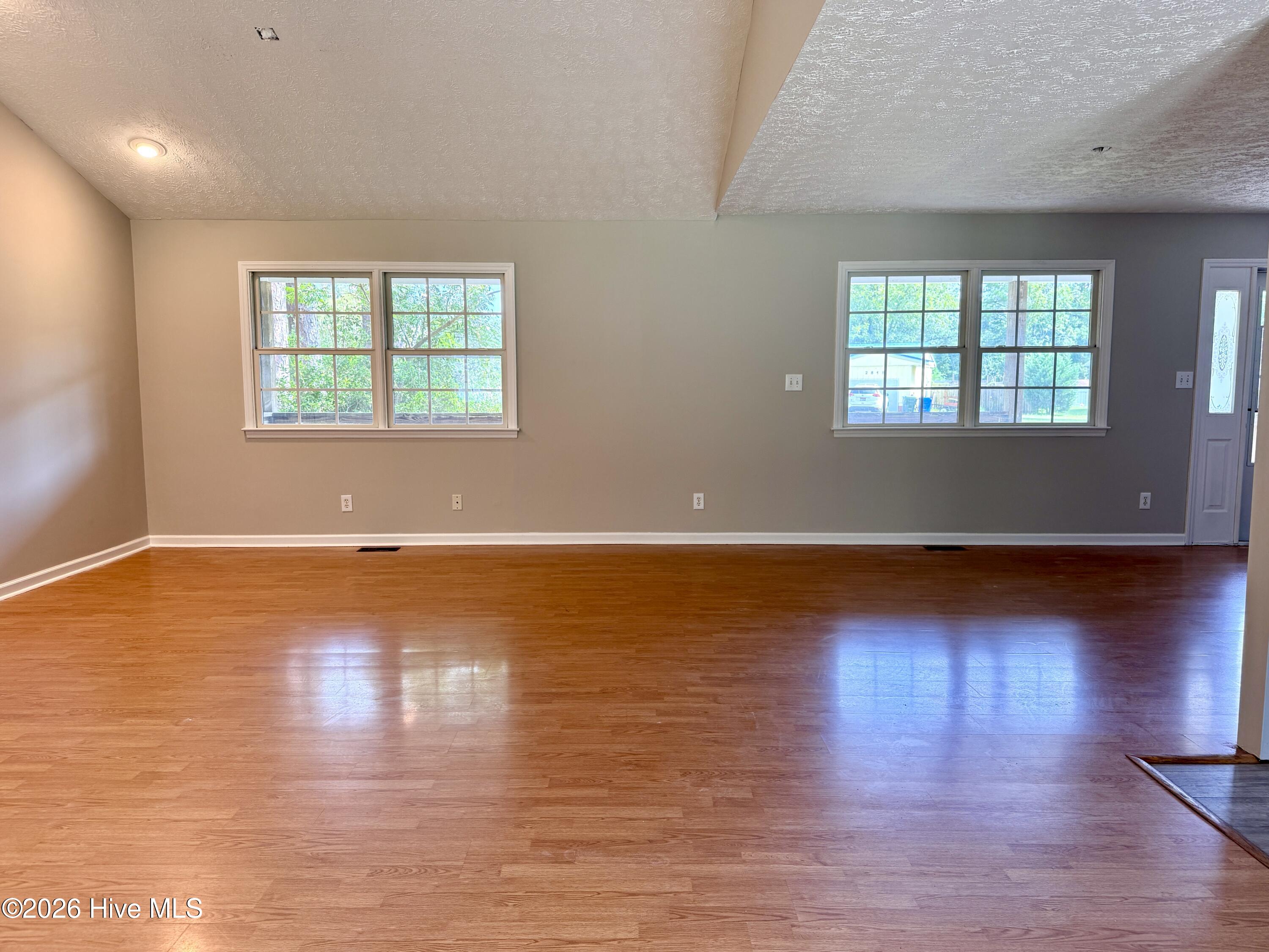 2831 Easy Street,Newport