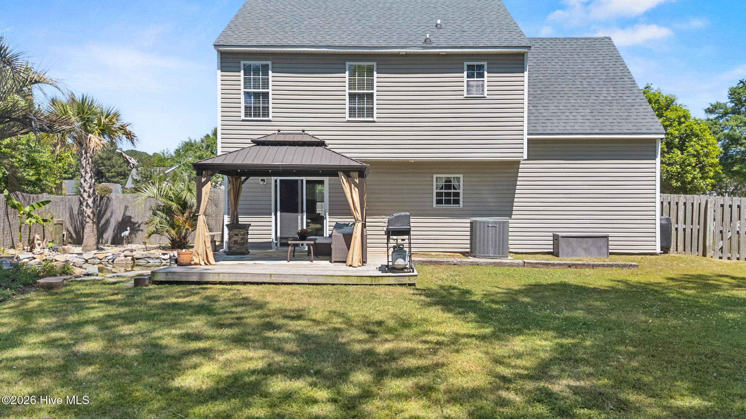 100569282 | Photo 41