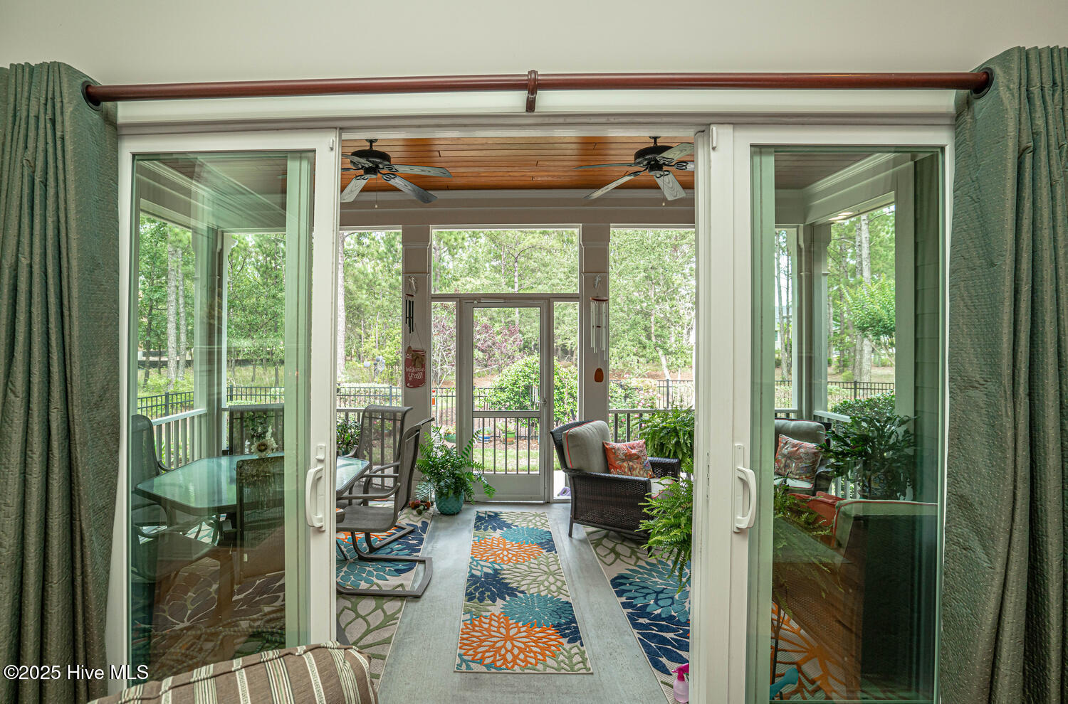 100566478 | Photo 53