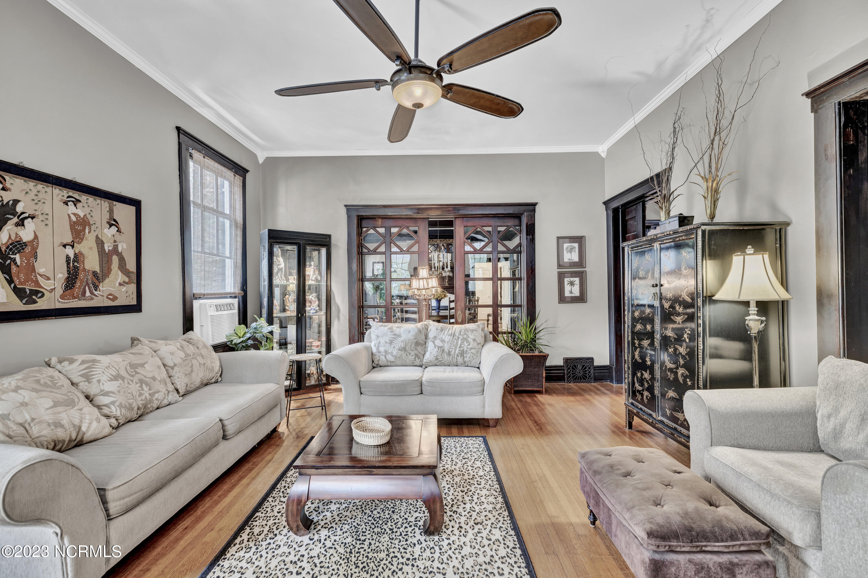 106 S 5th Avenue, Wilmington, NC 28401 – photo 12: First Floor Living Room
