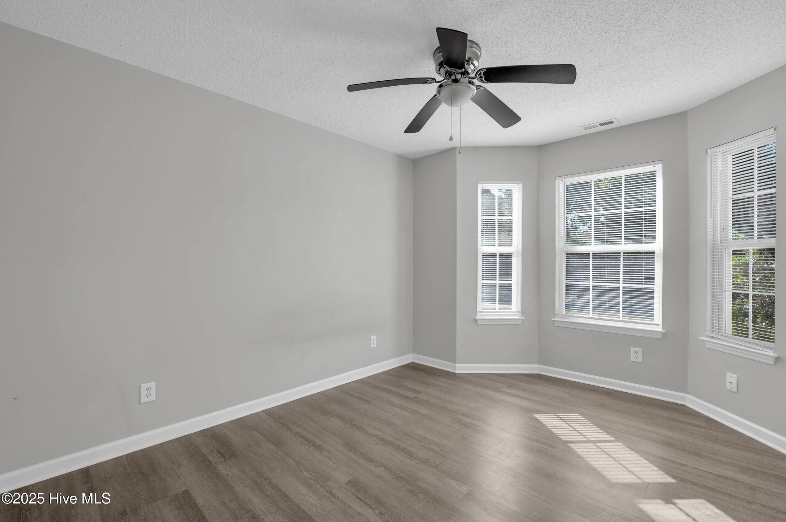 100536946 | Photo 22