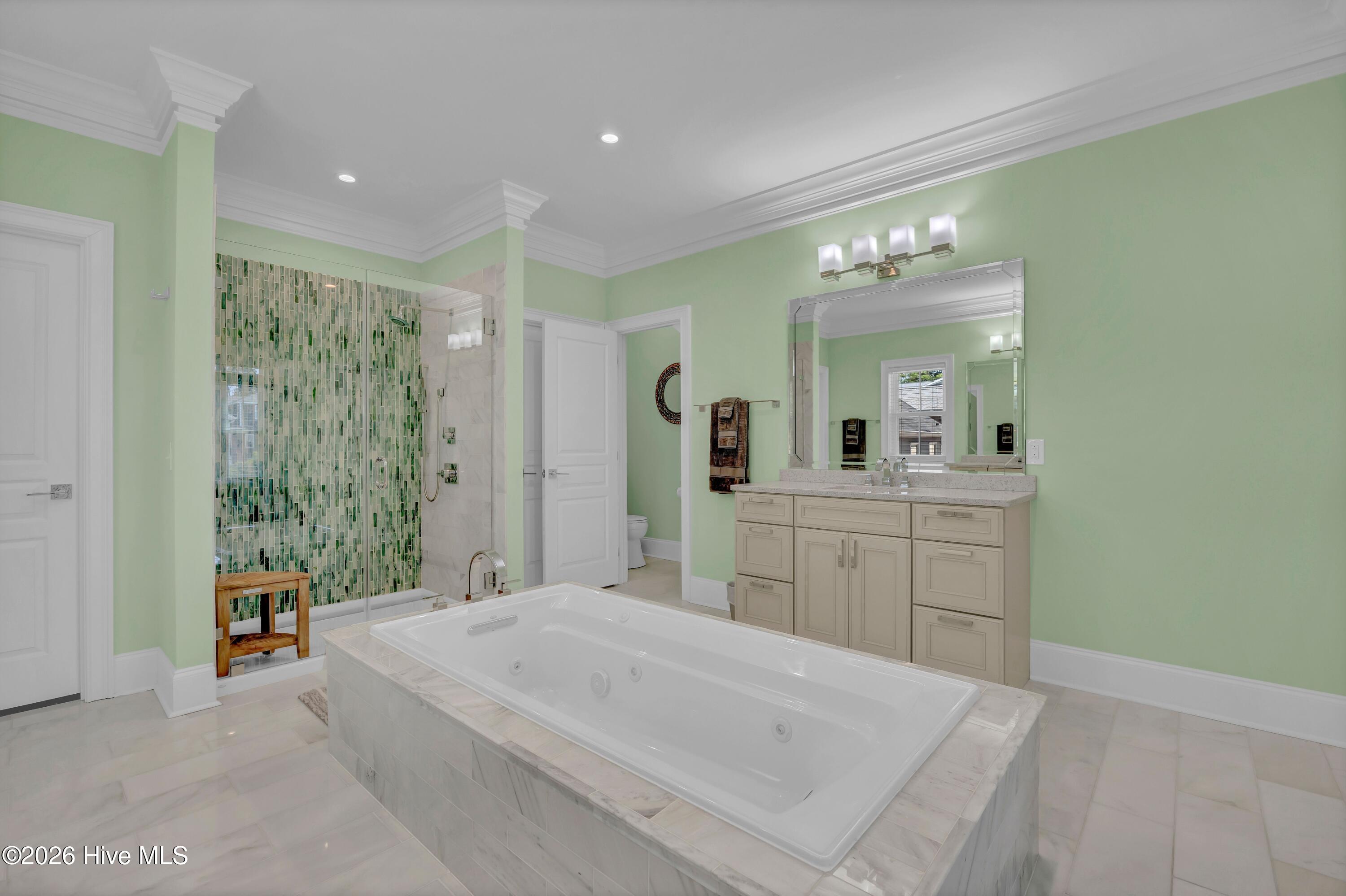 100569369 | Photo 34