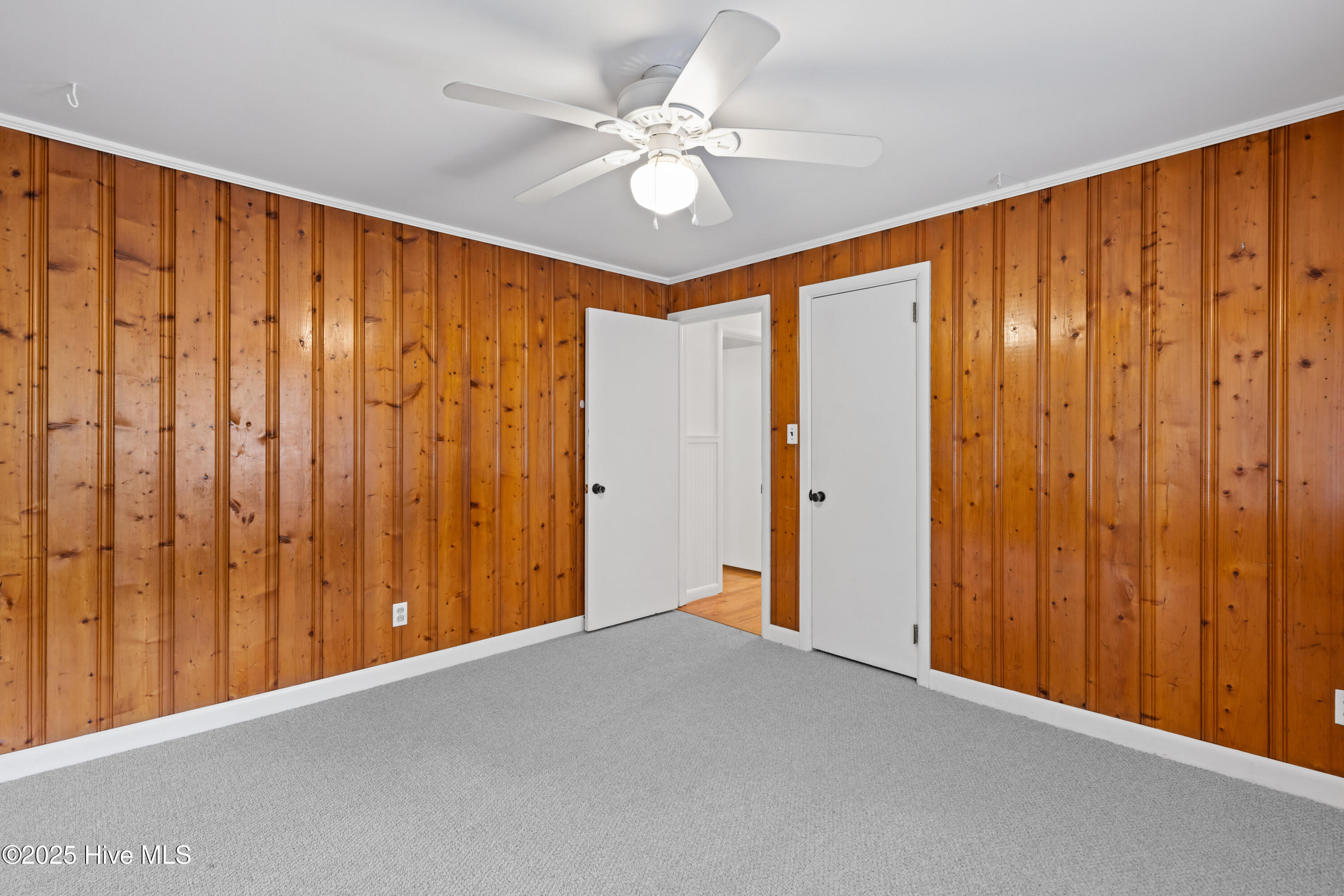 100548409 | Photo 24