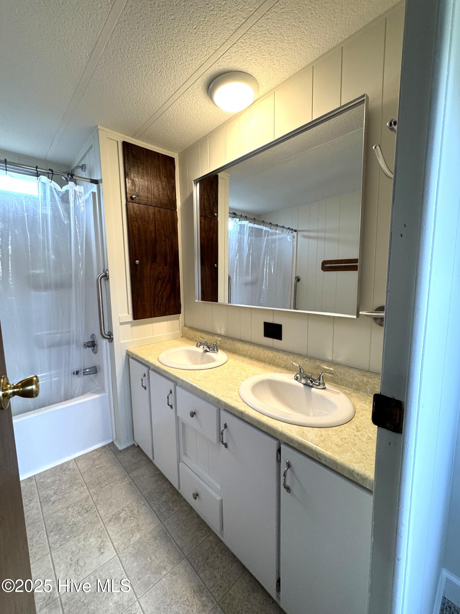 100543974 | Photo 12