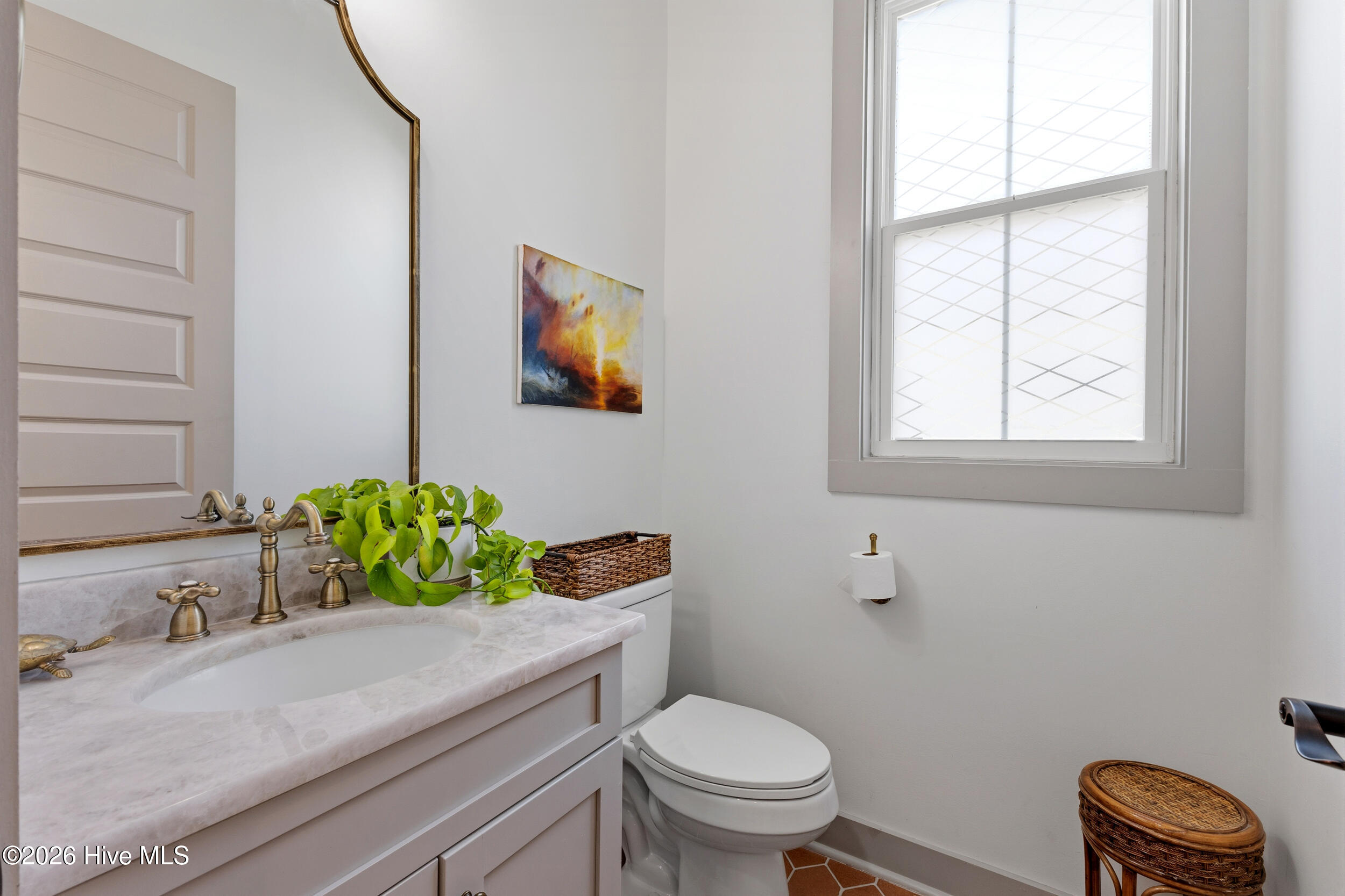 100570688 | Photo 36