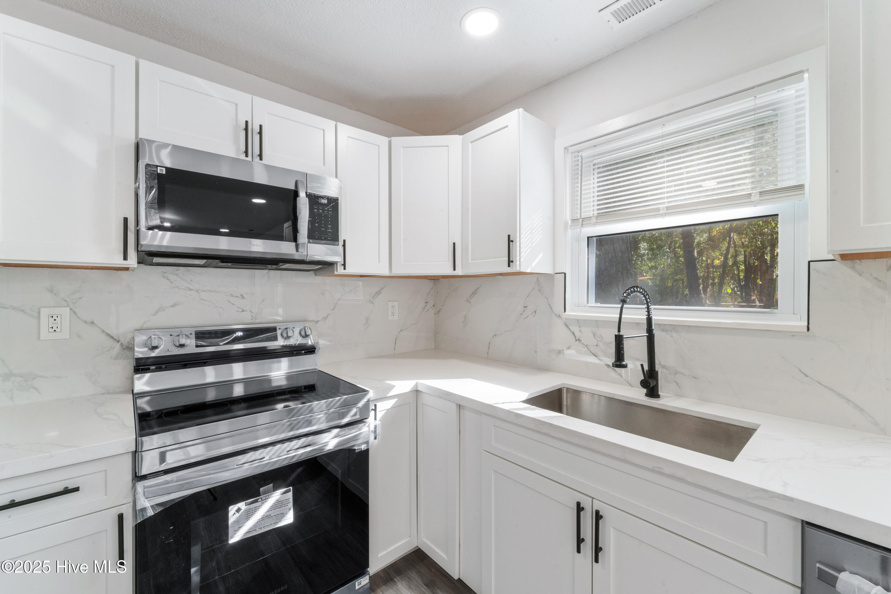 100 S Hill Court, Jacksonville, NC 28540 – photo 14: DSC03315