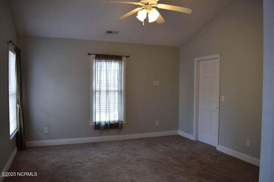 100557882 | Photo 15