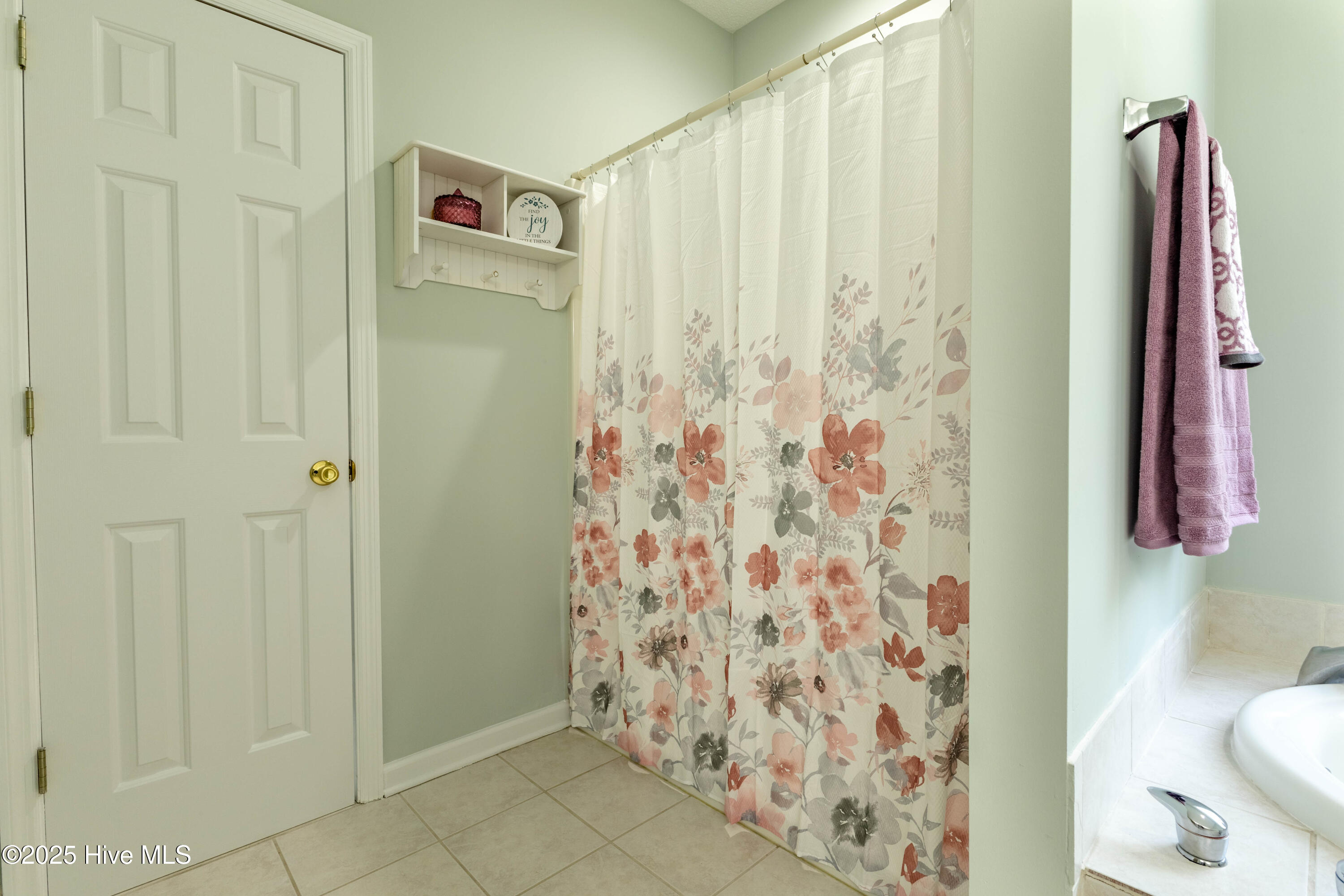 100535592 | Photo 12