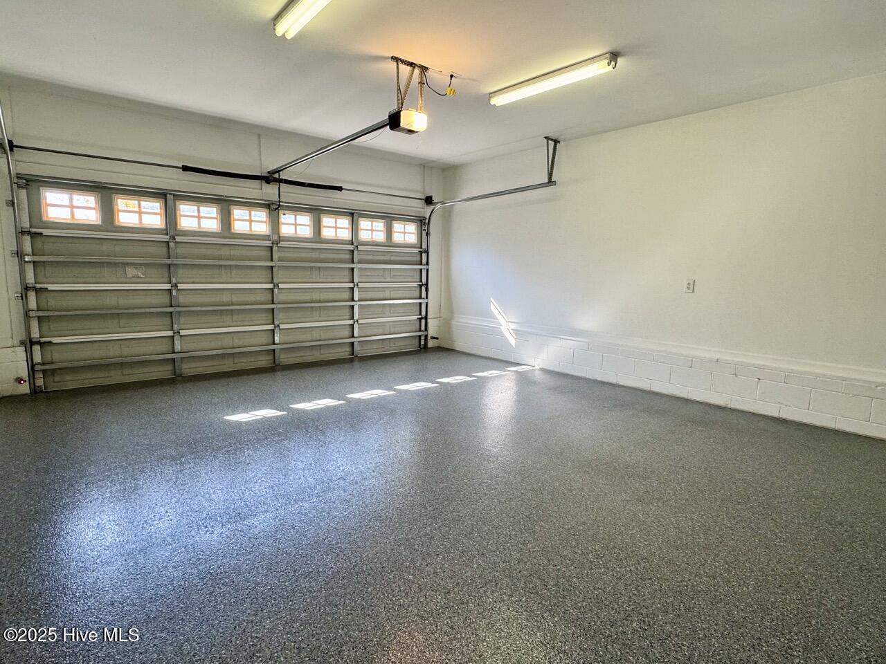 100540072 | Photo 17