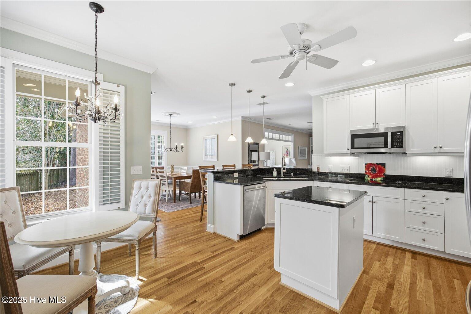 100543619 | Photo 19