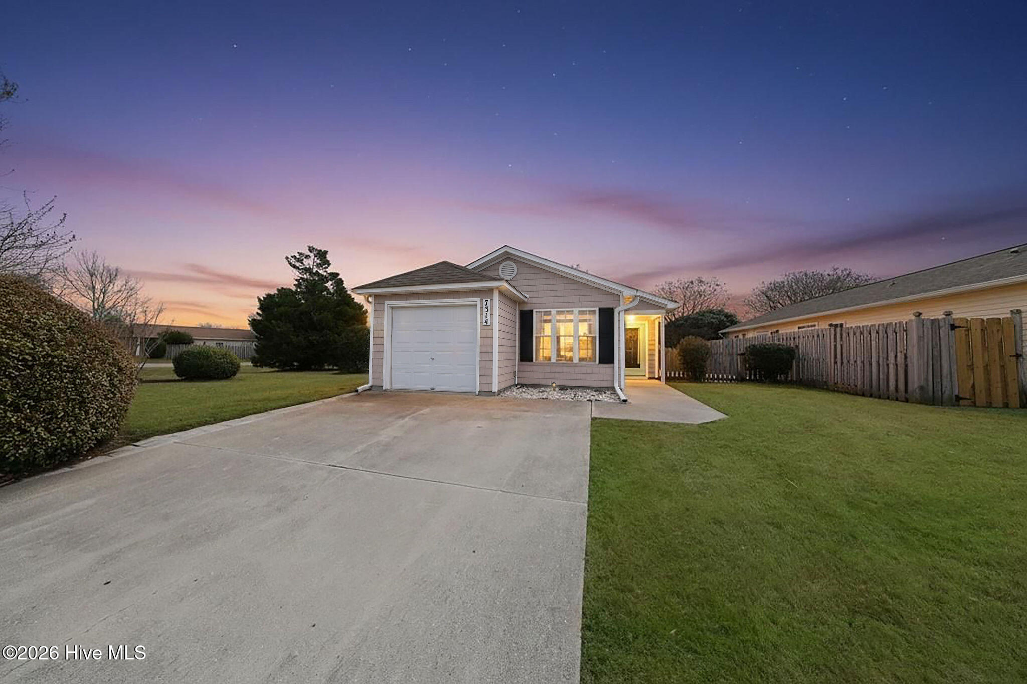 100560701 | Photo 32