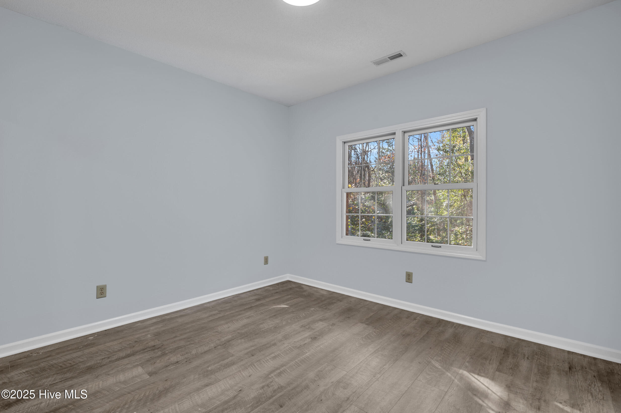 100548382 | Photo 26