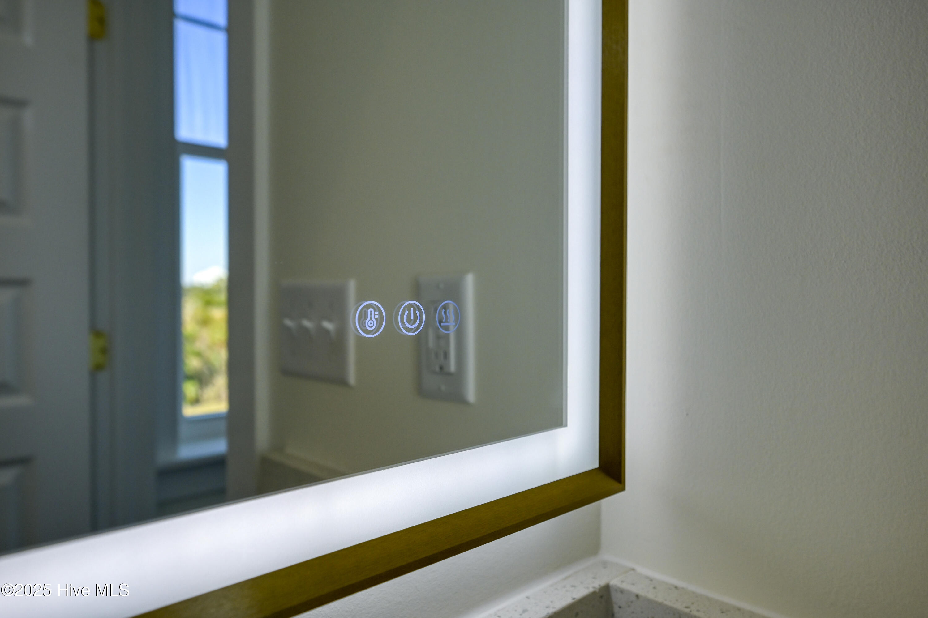 100516070 | Photo 71