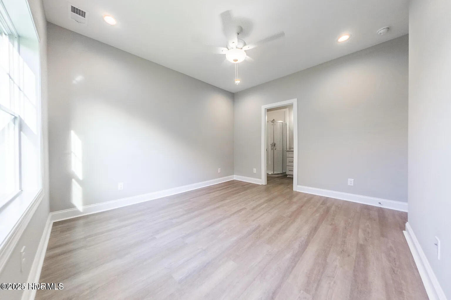 100528909 | Photo 42