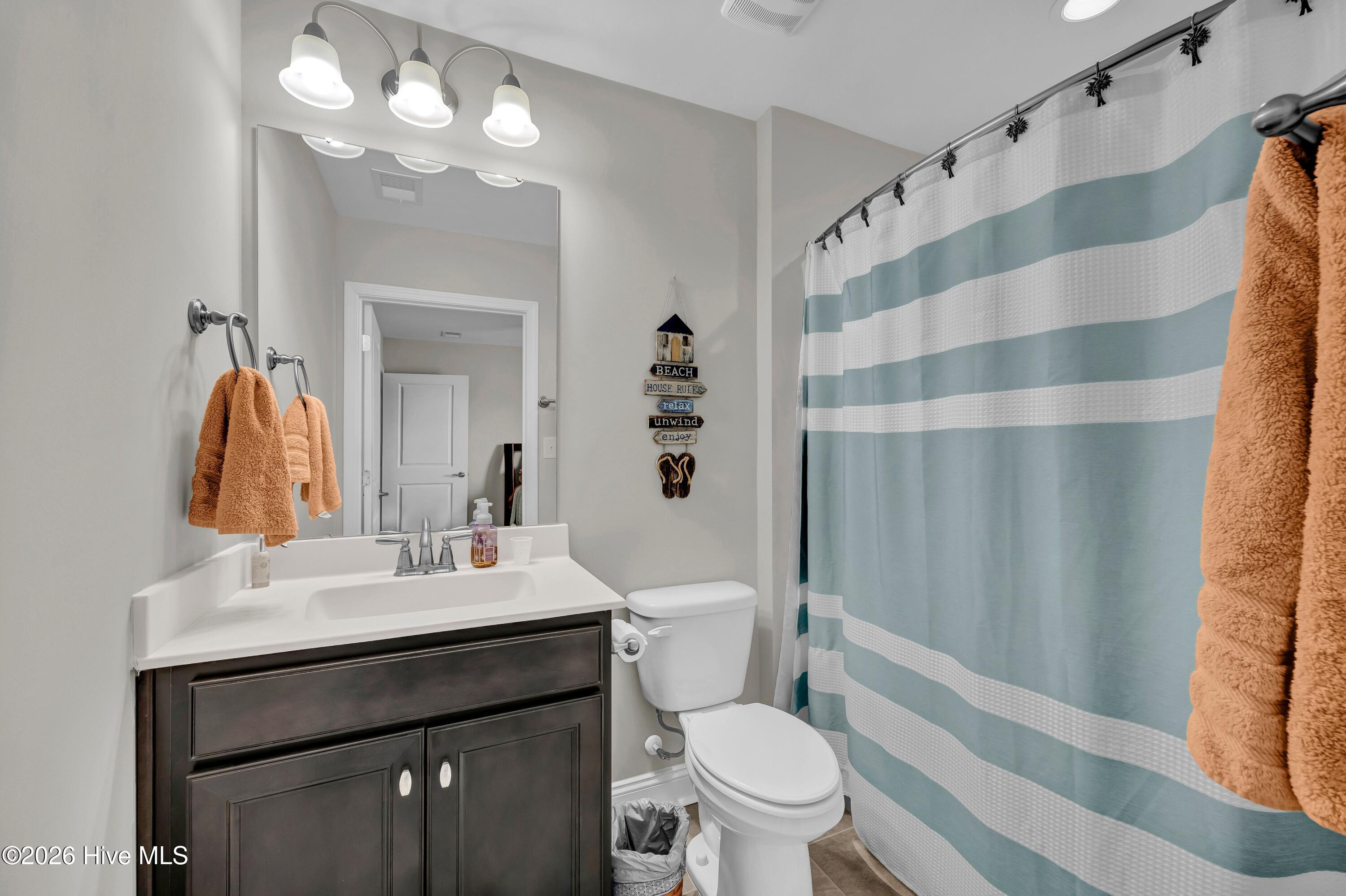 100561107 | Photo 25