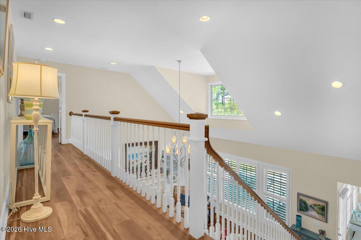 100567087 | Photo 76