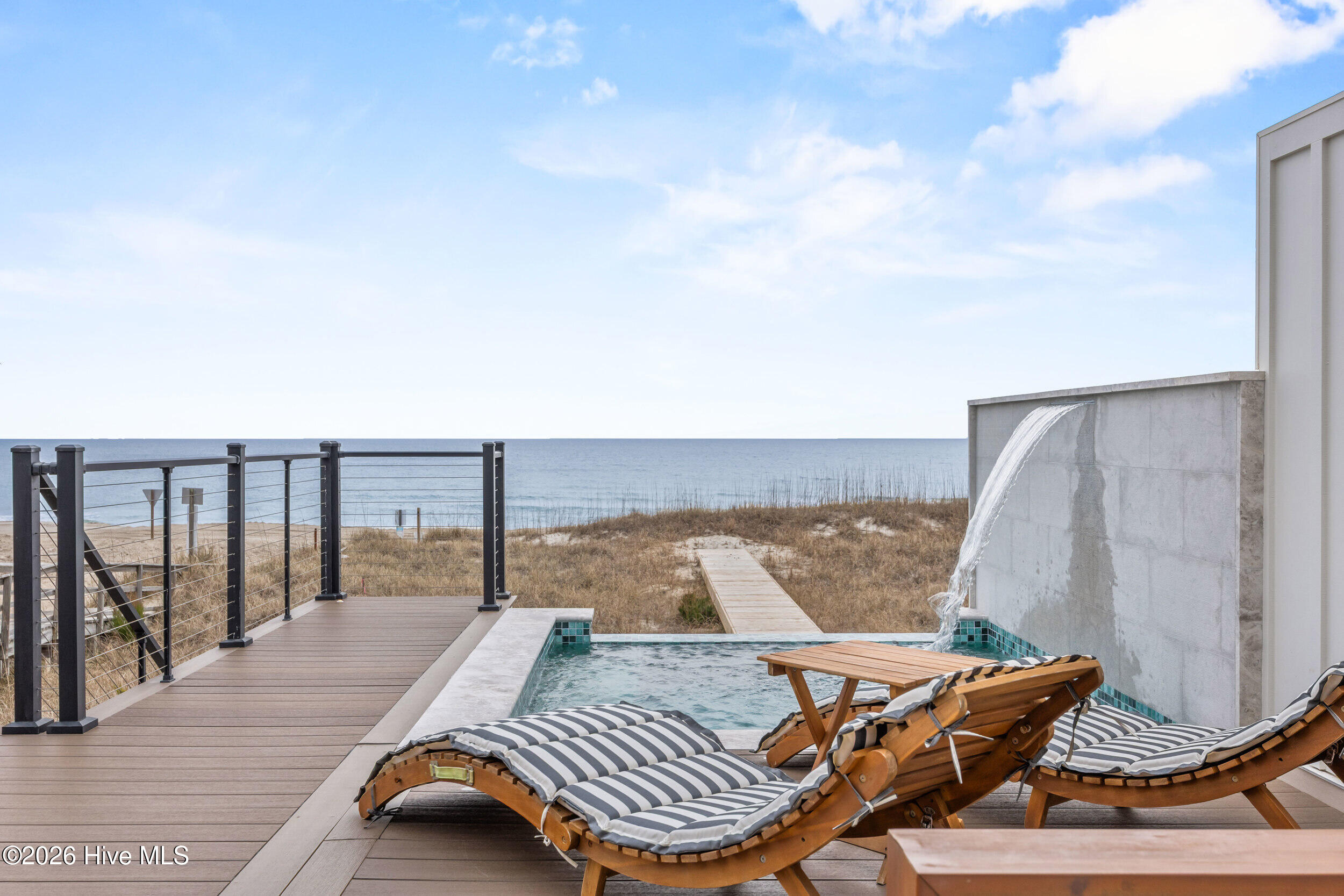 100544110 | Photo 23