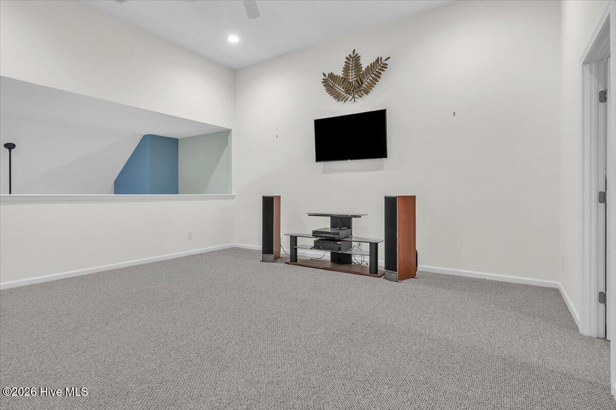 100566534 | Photo 53