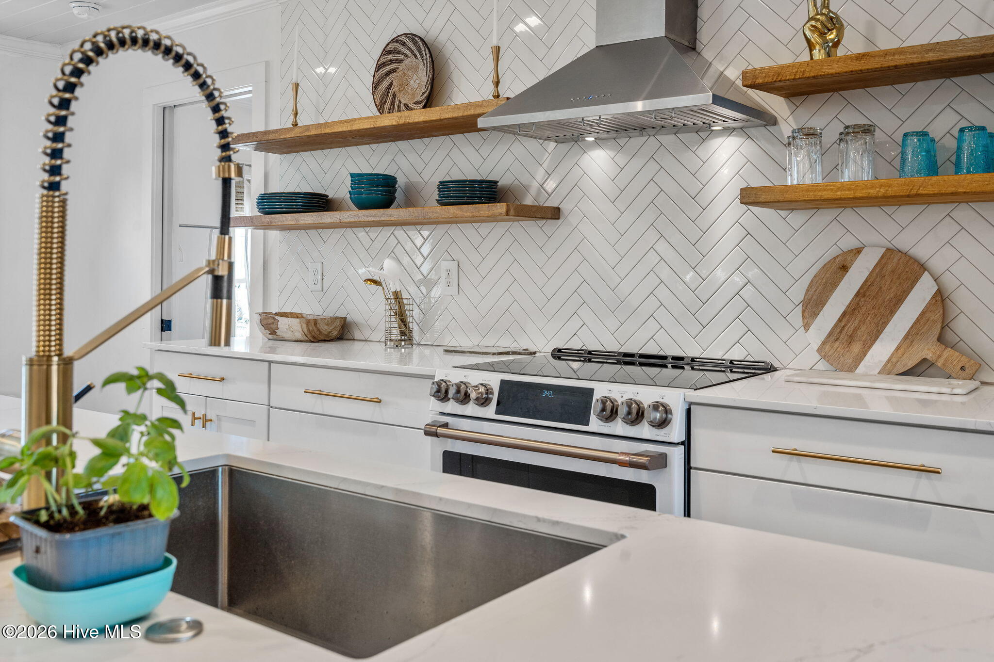 100560357 | Photo 16