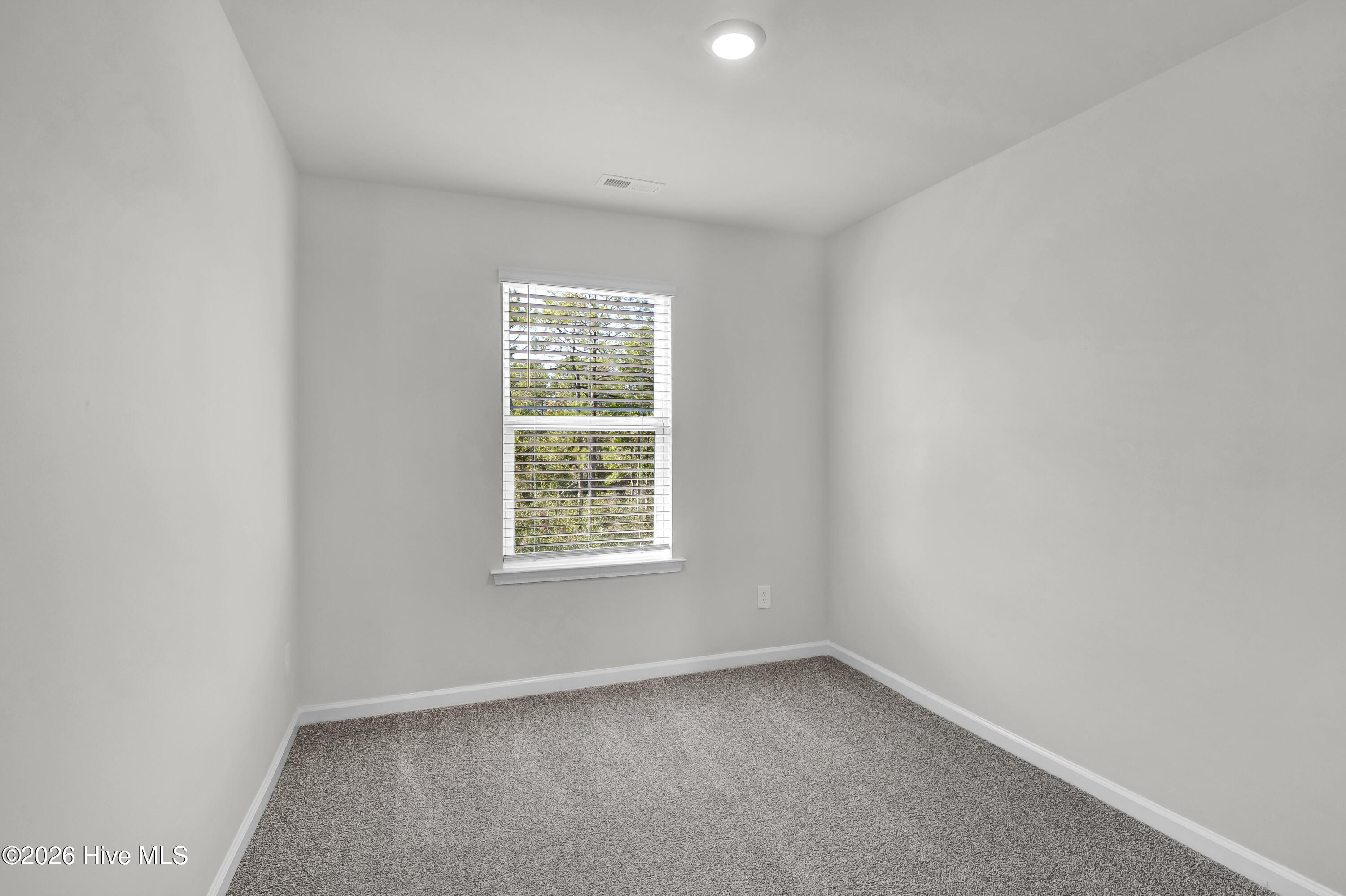 100569418 | Photo 24