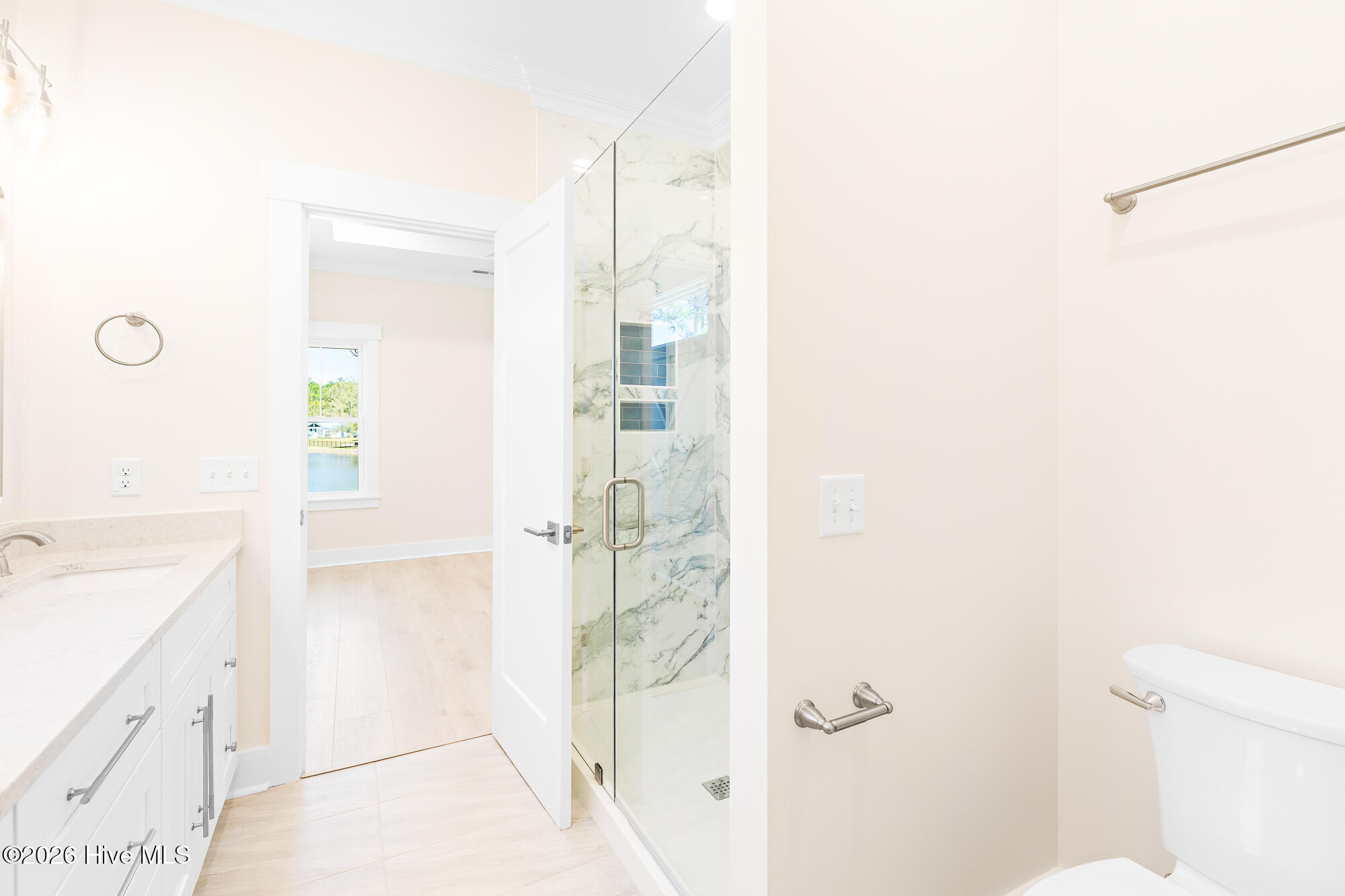 100565592 | Photo 43