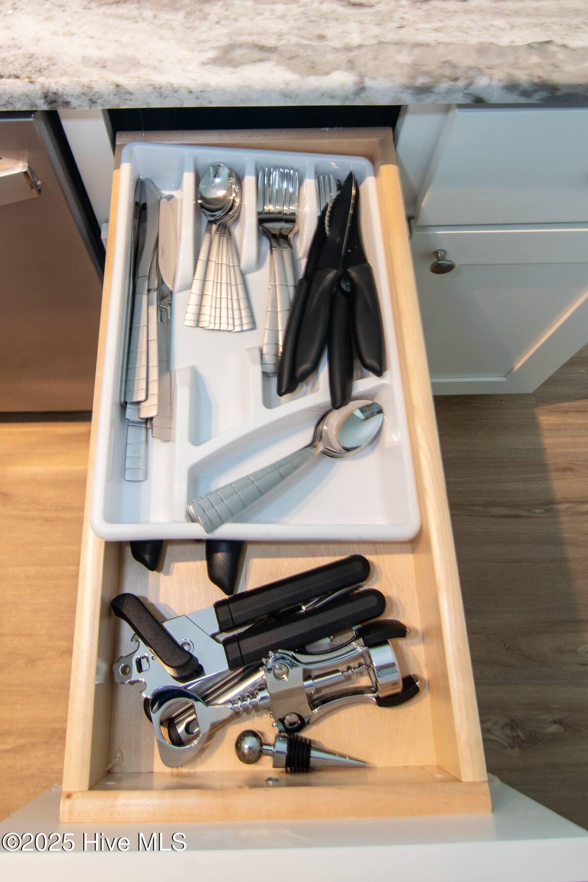 100570277 | Photo 21